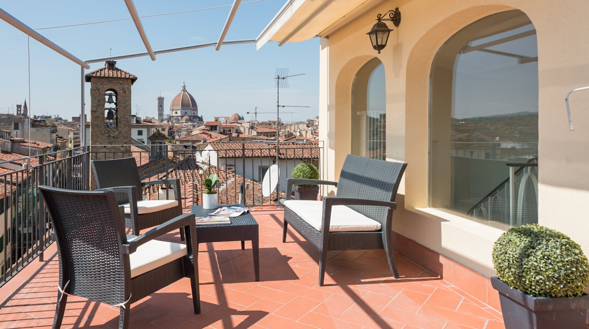 Palazzo Calzaioli Santa Croce: Stylish 2-Bedroom Apartment Rental with Roof Terrace in Santa Croce, Florence