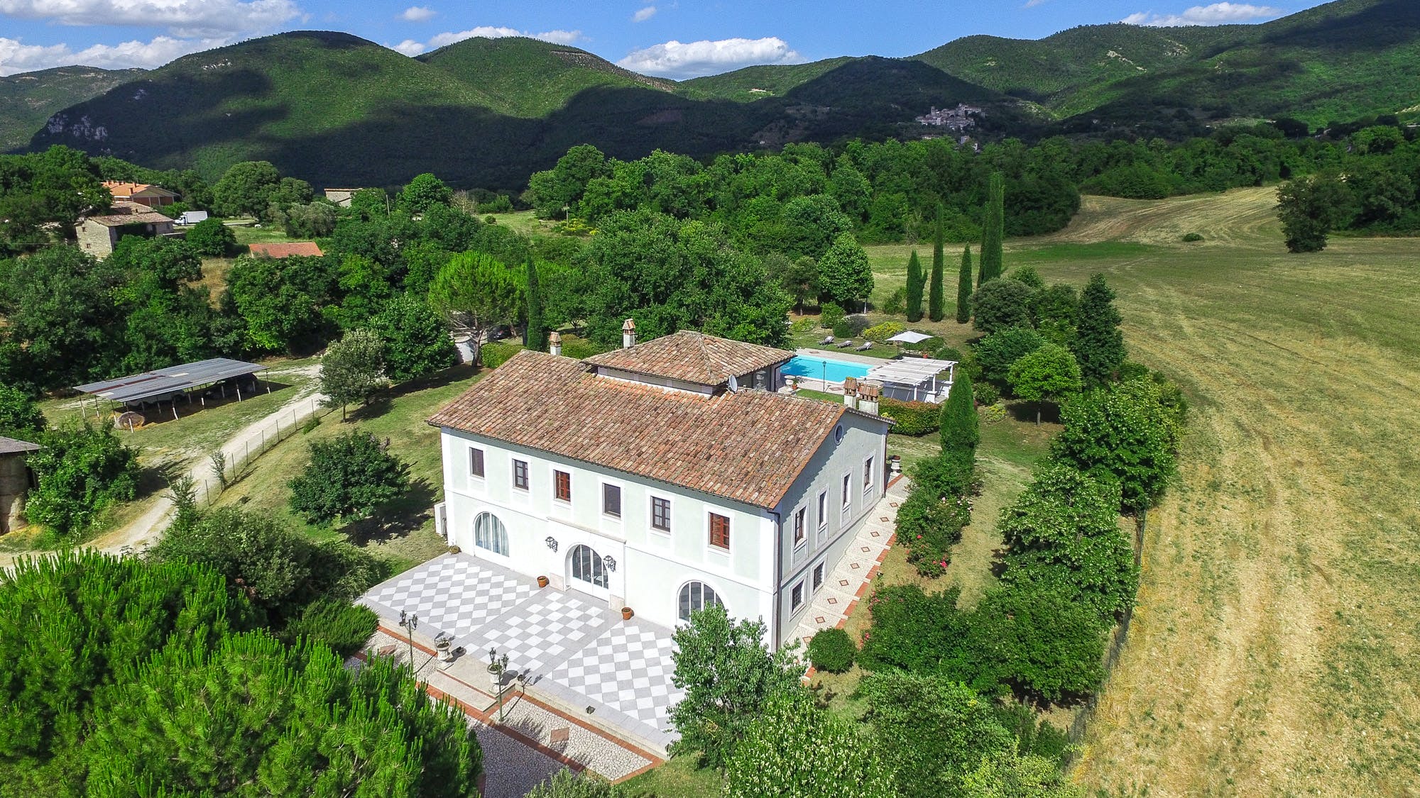 Villa Alba Montecastello Todi: Spacious 6-Bedroom Apartment with Pool, Umbria