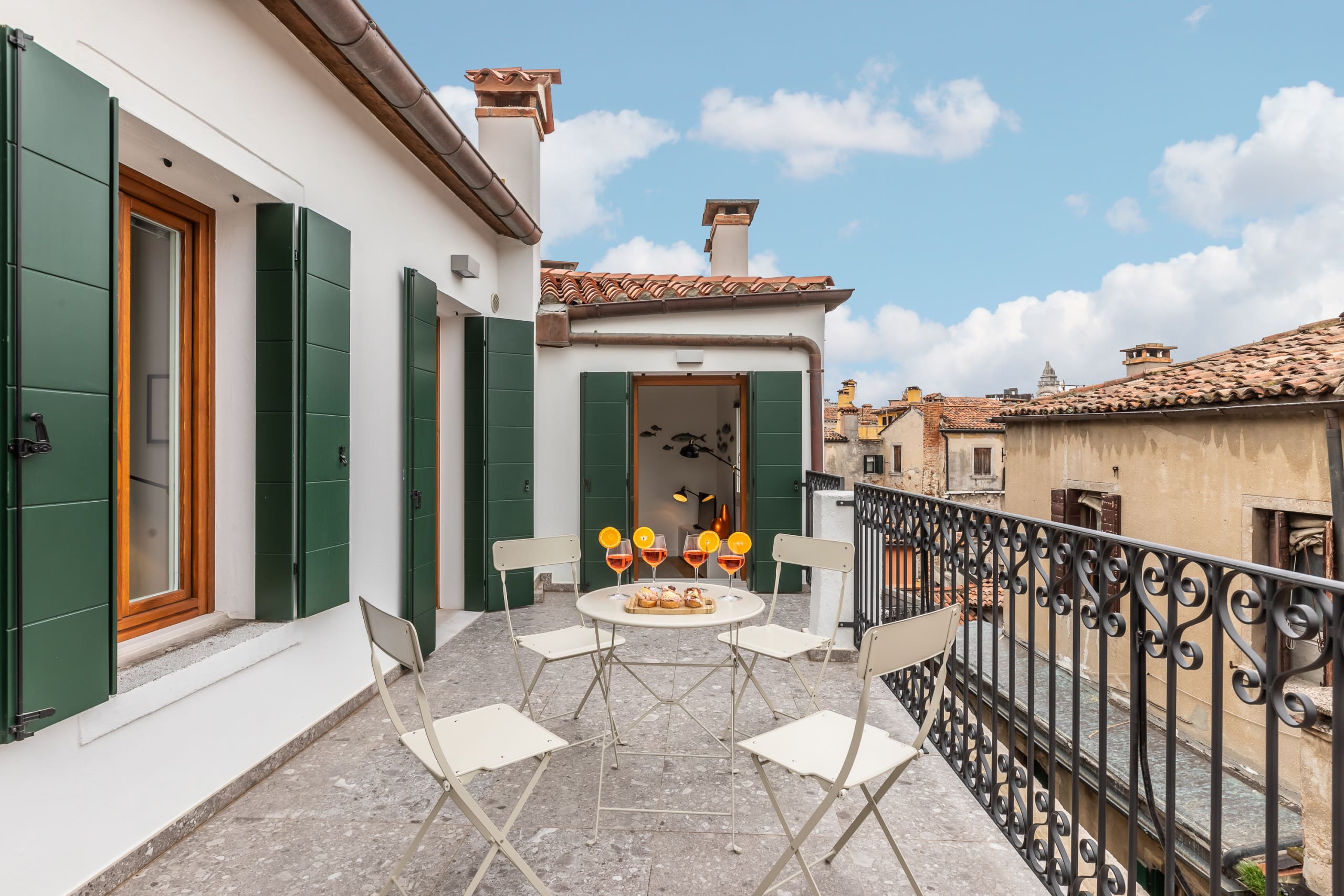 Villa Levante Poveglia San Marco: Charming 2-Bedroom Apartment with Seaview and Air-Con, Venice San Marco