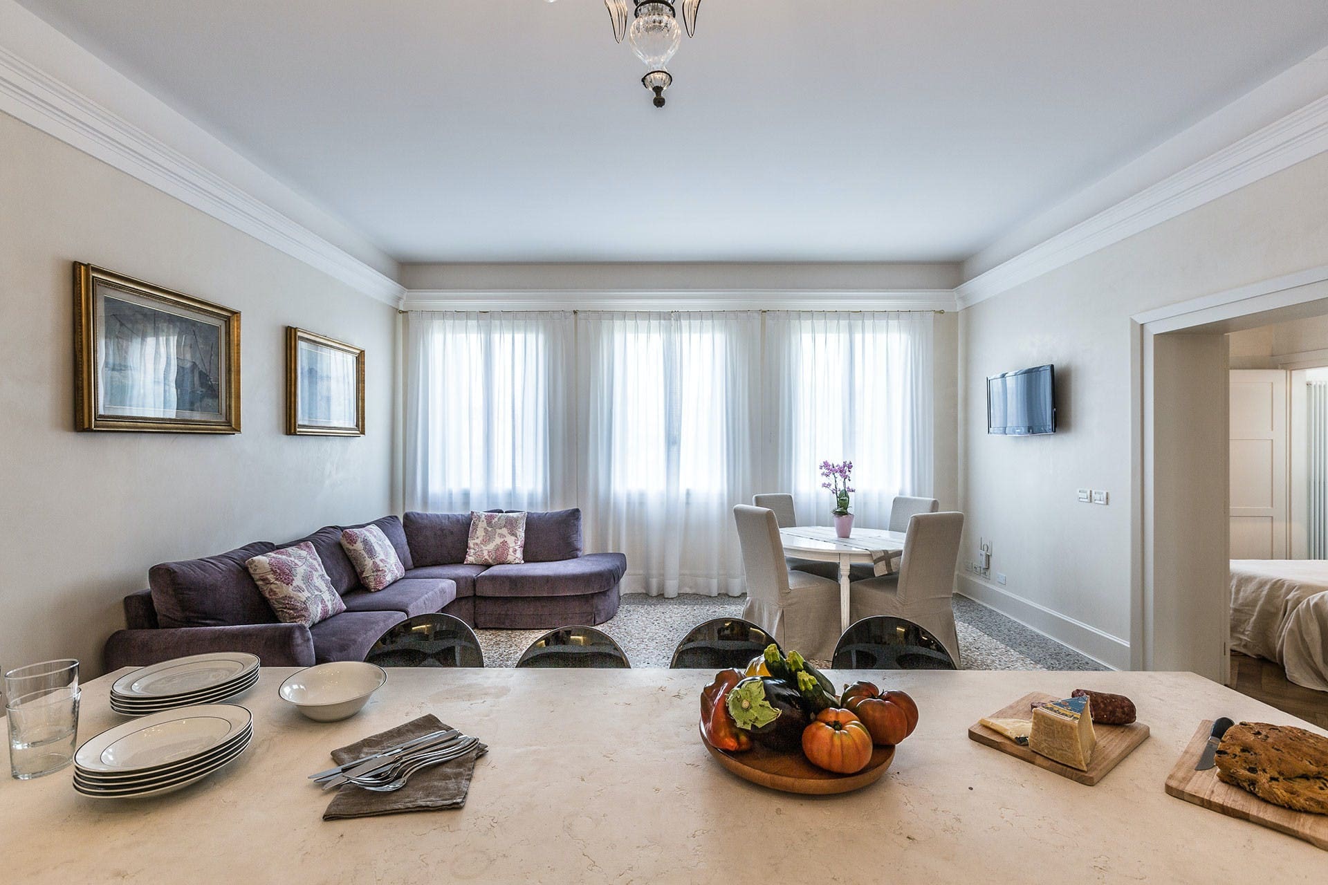 Villa Levante Dorsoduro San Marco: Elegant 3-Bedroom Apartment with Seaview and Air-Con, Venice San Marco