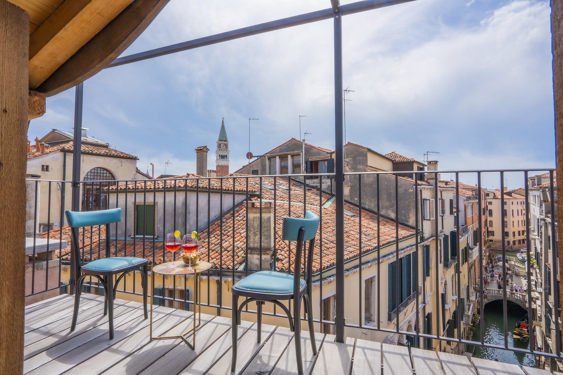 Villa Levante San Barnaba San Marco: Chic 1-Bedroom Penthouse Rental with Seaview and Air-Con, Venice San Marco