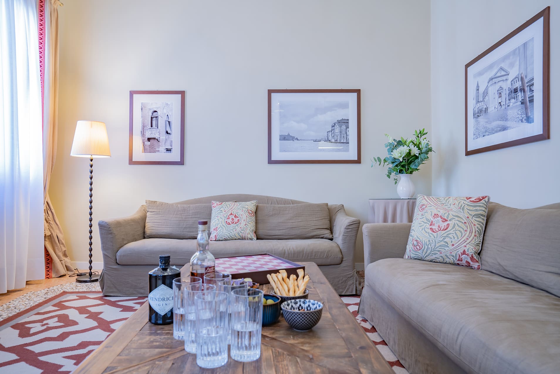 Palazzo Eremita Dorsoduro: Elegant 2-Bedroom Apartment with Seaview and Air-Con, Dorsoduro Venice