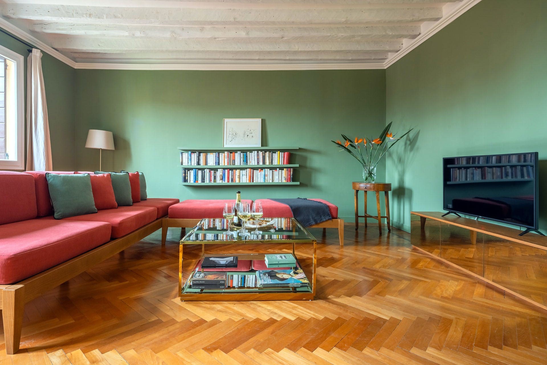 Palazzo Fenice Venezia: Charming 3-Bedroom Apartment Rental with Seaviews, San Marco Venice