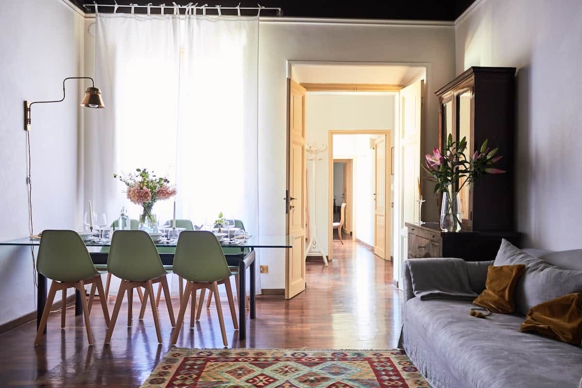Palazzo Fontanella Trevi: Charming 2-Bedroom Apartment Rental with Air-Con in Trevi, Rome