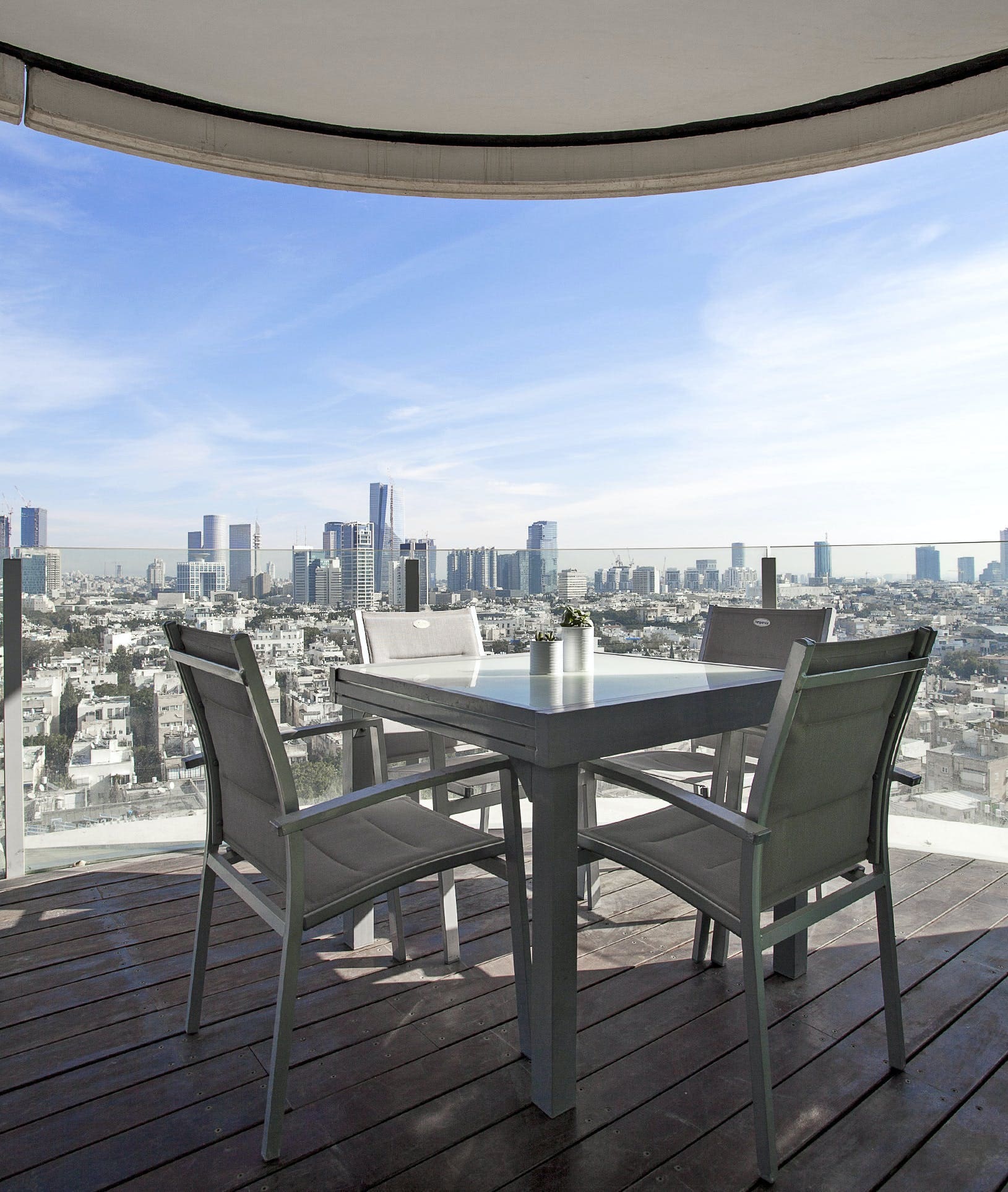 Palazzo Frishman Tel Aviv: Spacious 2-Bedroom Apartment with Pool Near Beach, Old North Tel Aviv