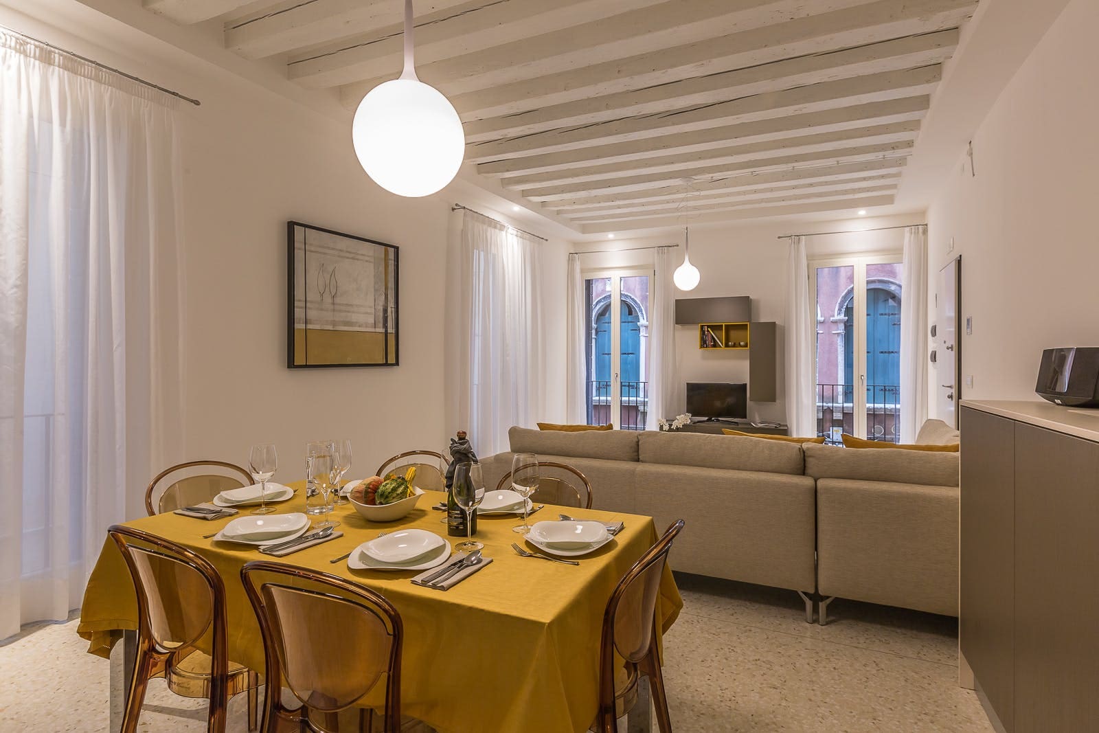 Palazzo Mandola Venezia: Elegant 2-Bedroom Apartment with Sea Views in Venice San Marco