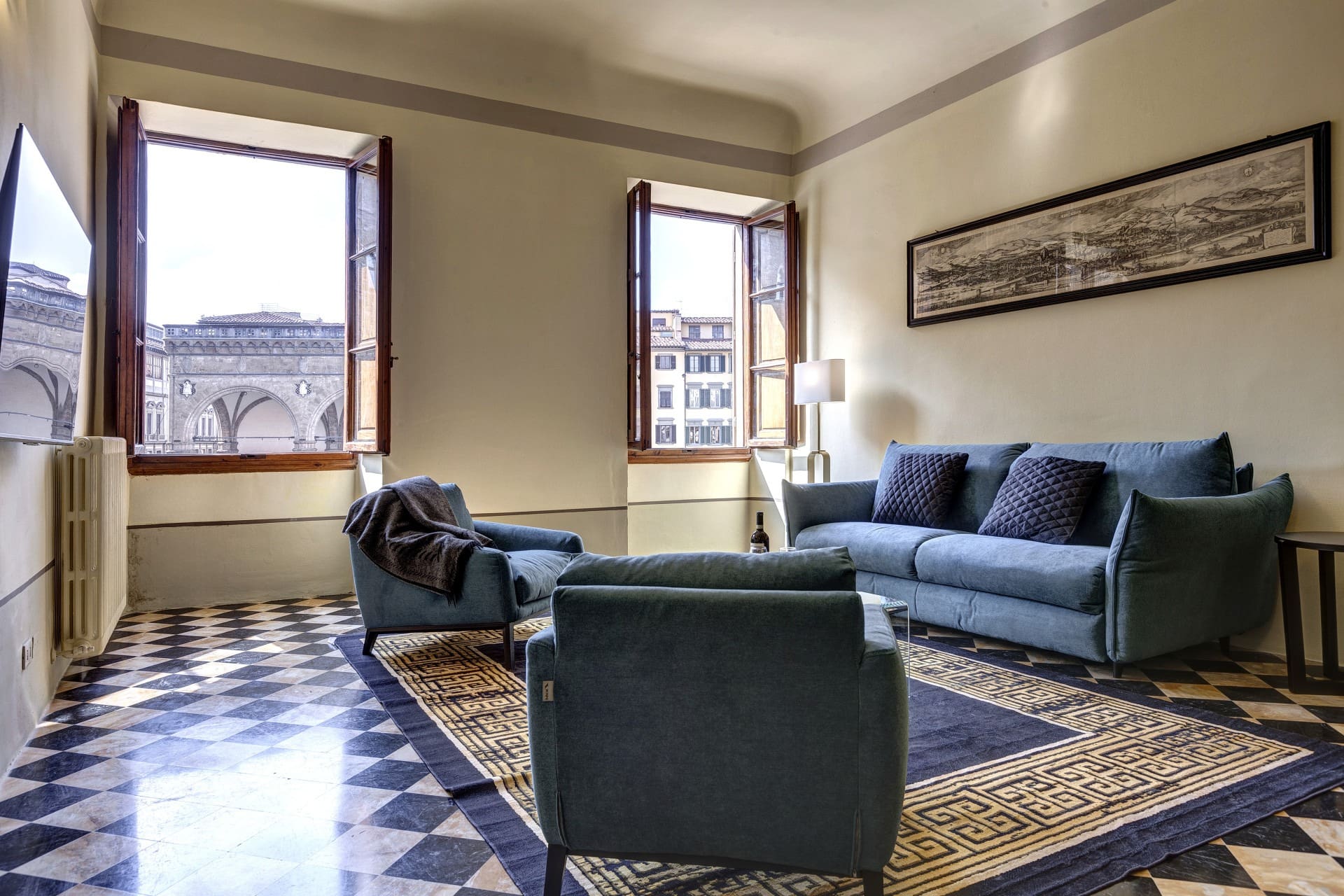 Palazzo Mannelli Firenze: Elegant 2-Bedroom Apartment Rental with Air-Con in Ponte Vecchio, Florence