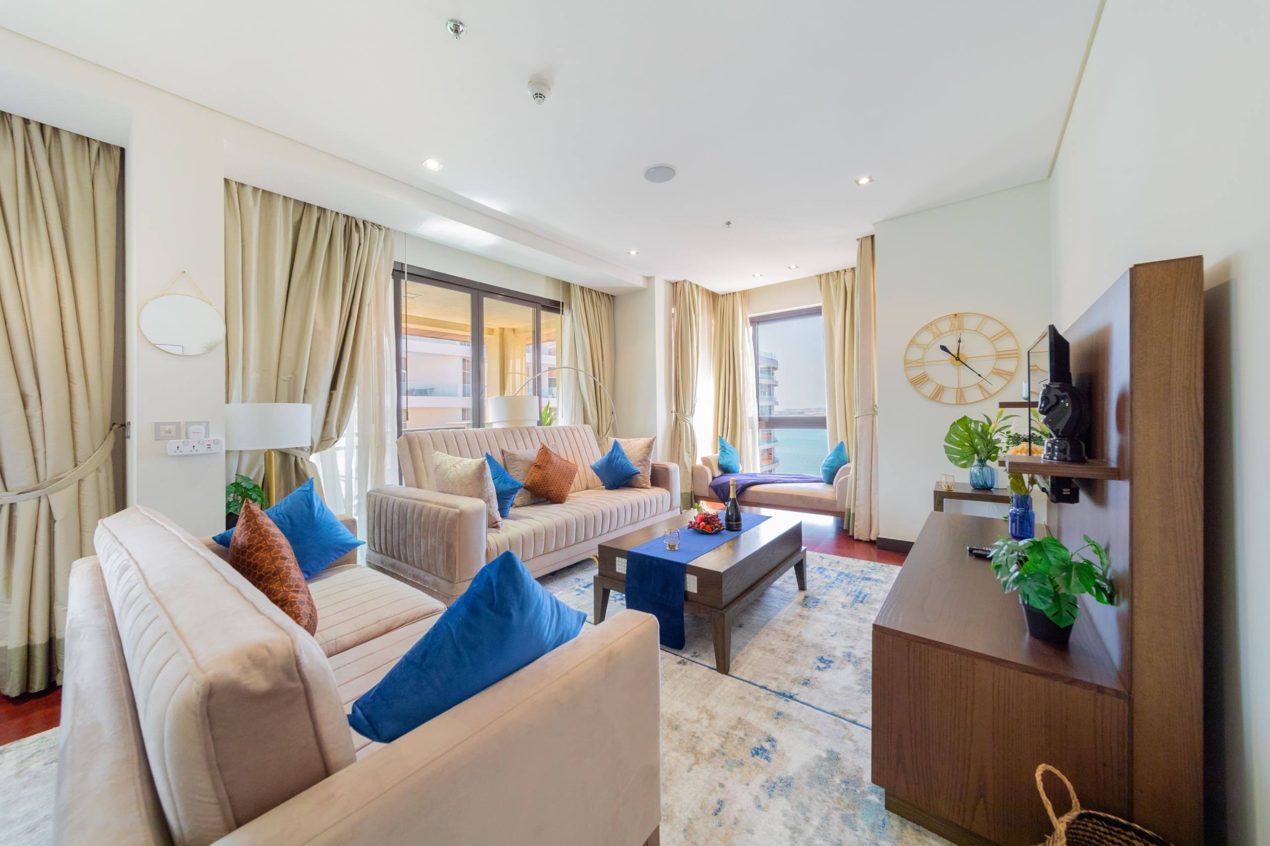 Palazzo Nakheel PalmJumeirah: Stylish 2-Bedroom Apartment with Sea Views and Private Beach Access, Palm Jumeirah