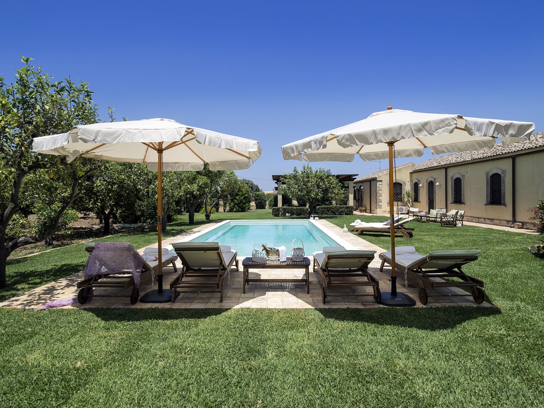 Villa Alba Plemmirio Syracuse: Spacious 5-Bedroom Apartment with Sea View and Pool, Syracuse