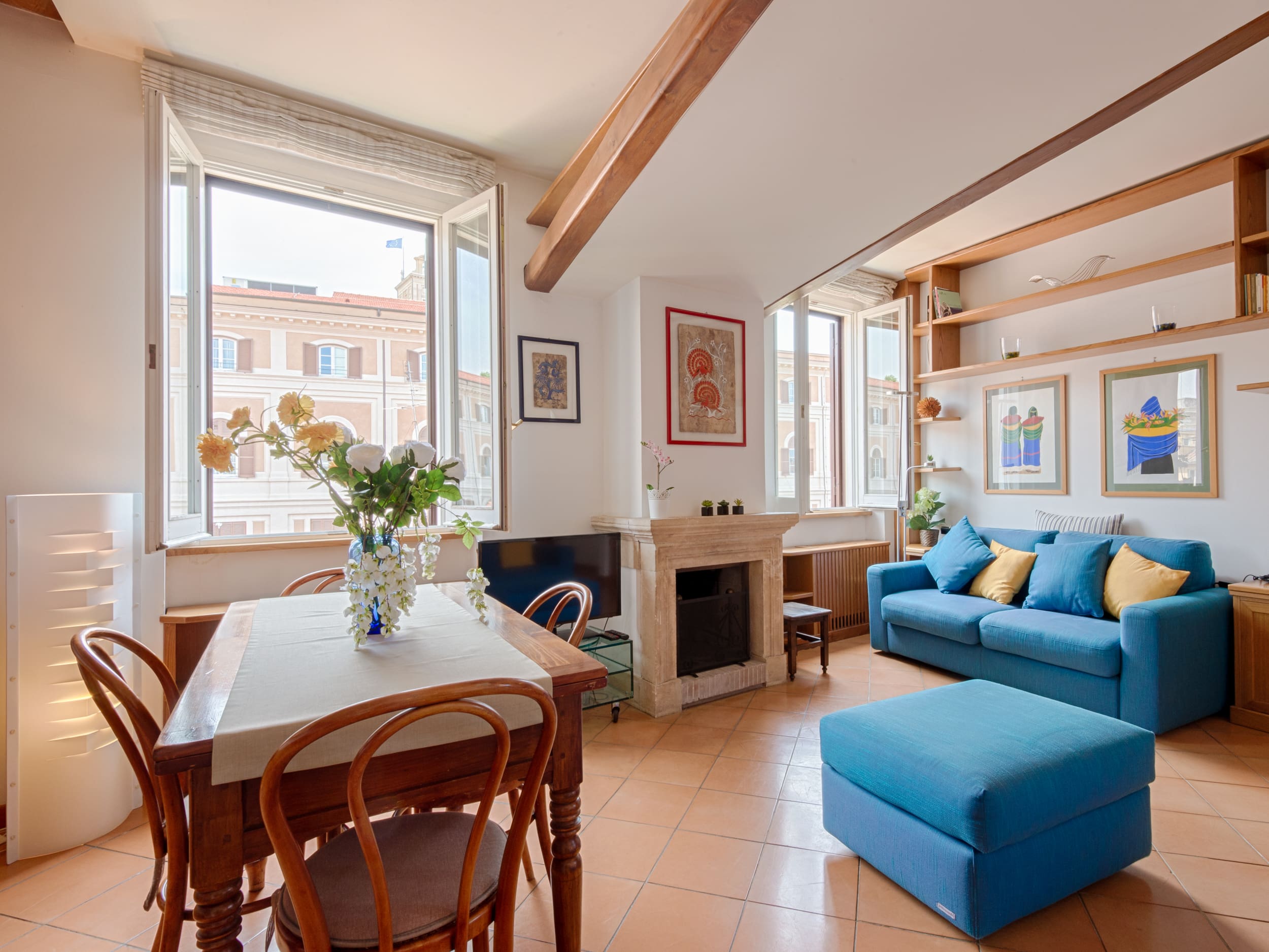 Palazzo Quirinale Trevi Trevi: Elegant 2-Bedroom Apartment with Private Rooftop Terrace in Trevi Rome