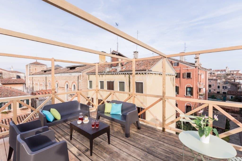 Palazzo San Polo Venezia: Luxury 1-Bedroom Apartment with Seaview and Air-Con, Venice Rialto