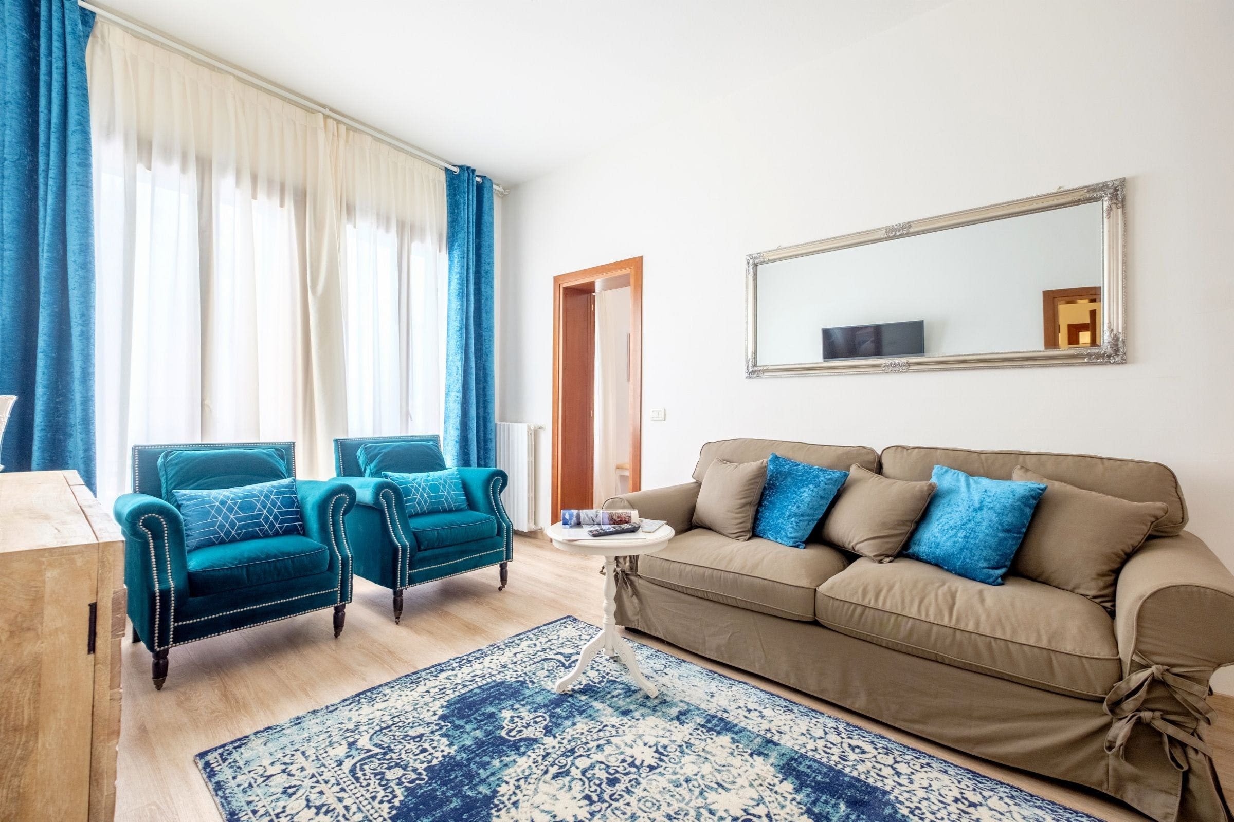 Palazzo Sanmoè Venezia: Elegant 3-Bedroom Apartment with Seaview and Air-Con, San Marco Venice