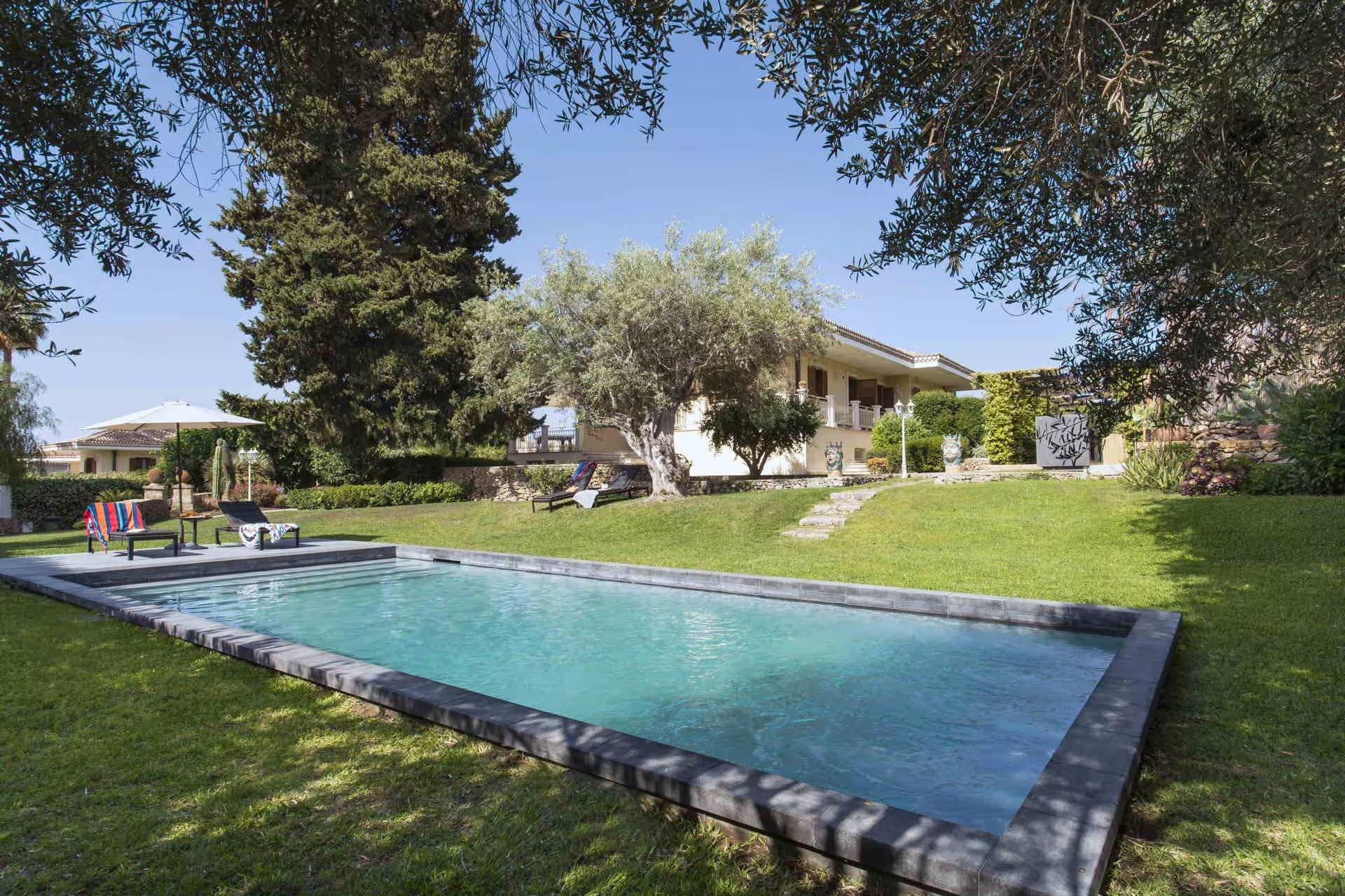 Palazzo Sirocco Syracuse: Luxury 4-Bedroom Apartment with Seaview and Pool, Syracuse