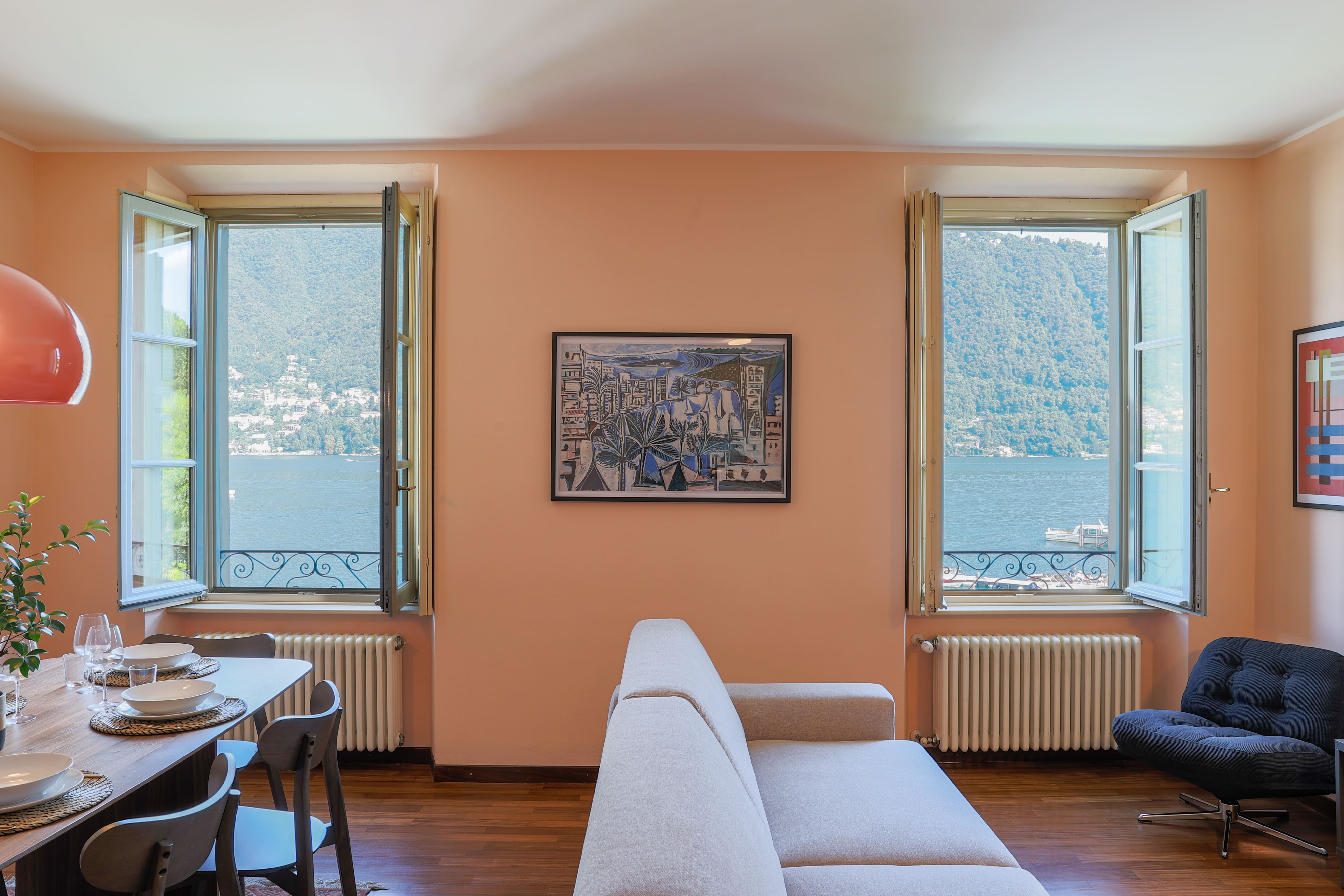 Palazzo Tremezzo Cernobbio: Charming 2-Bedroom Apartment Rental with Lake Views, Cernobbio