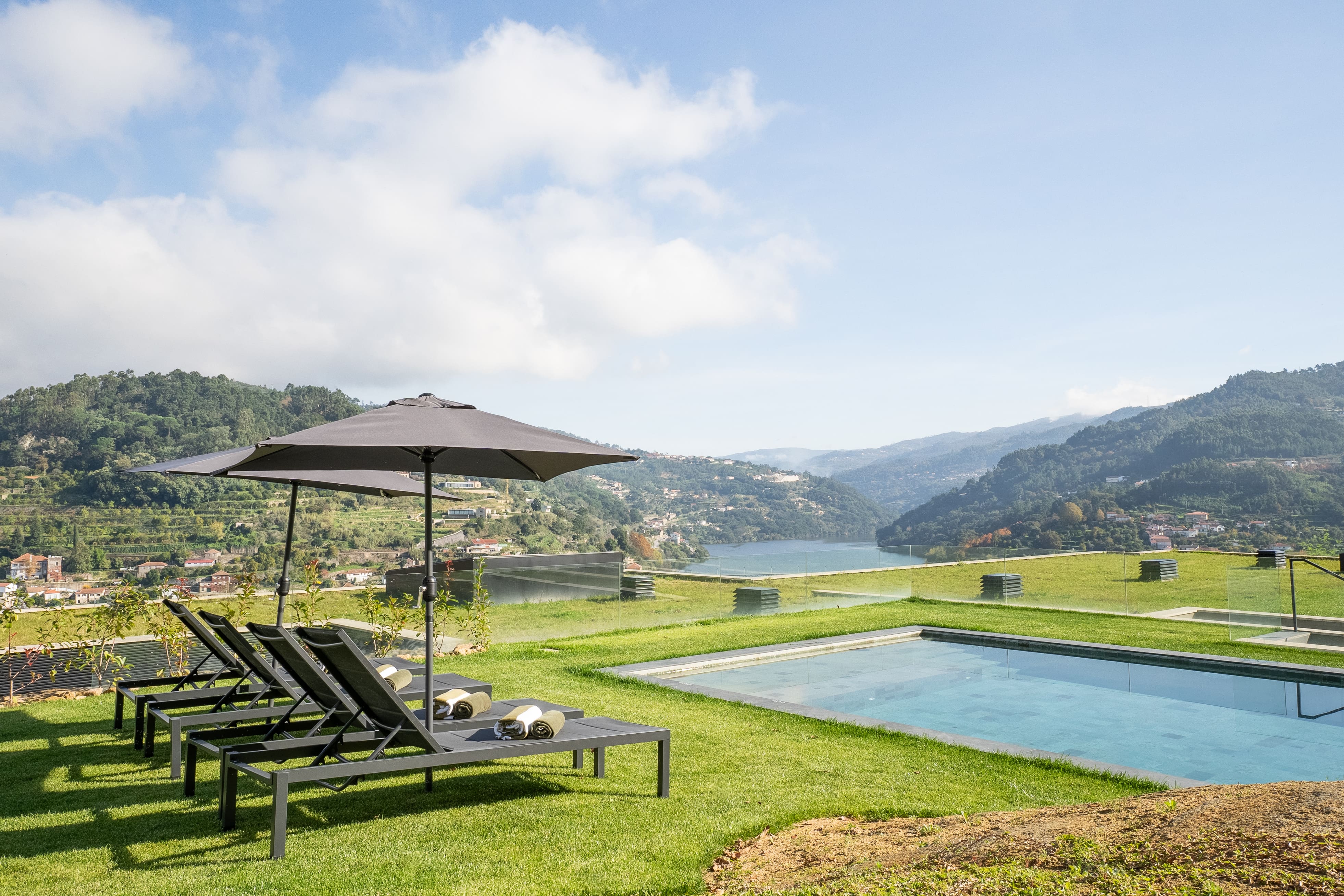 Villa Safira Bigorne Portugal: Luxury 5-Bedroom Villa with Pool and Hot Tub, Tâmega e Sousa