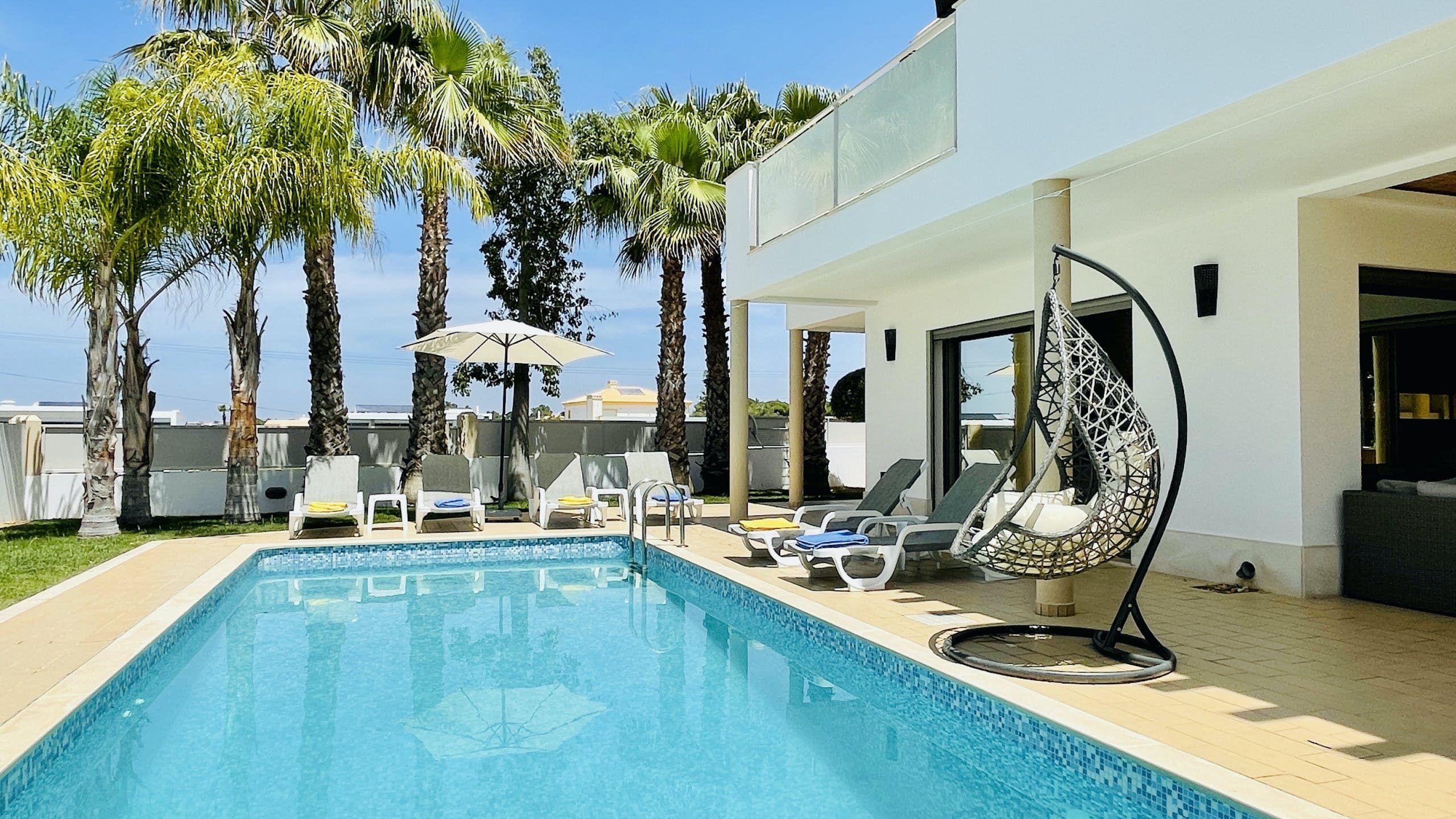 Villa Safira Ancão Guia: Spacious 4-Bedroom Apartment with Seaview and Pool, Algarve