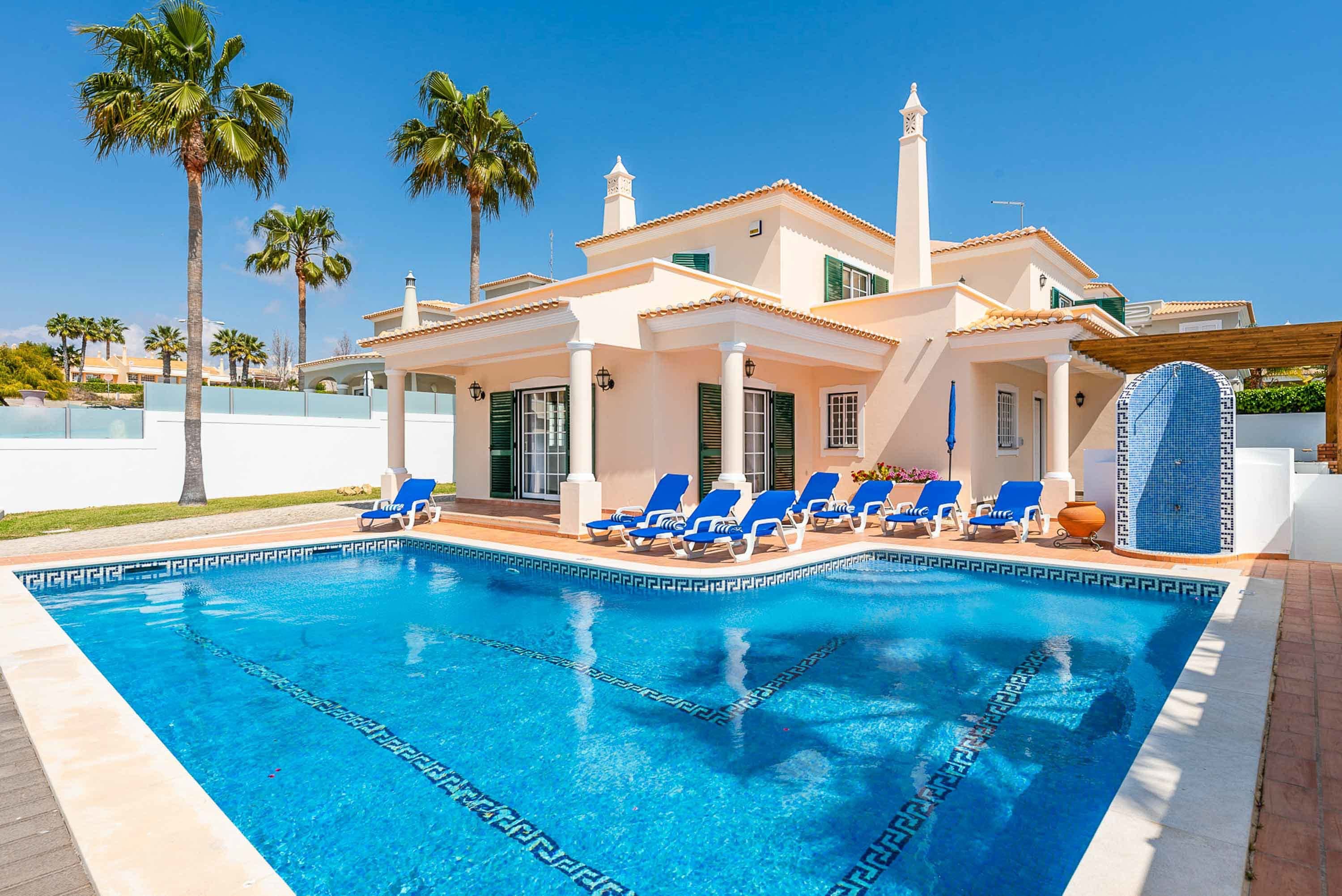 Villa Suão Pedralva Guia: 4-Bedroom Seaview Apartment with Pool, Guia