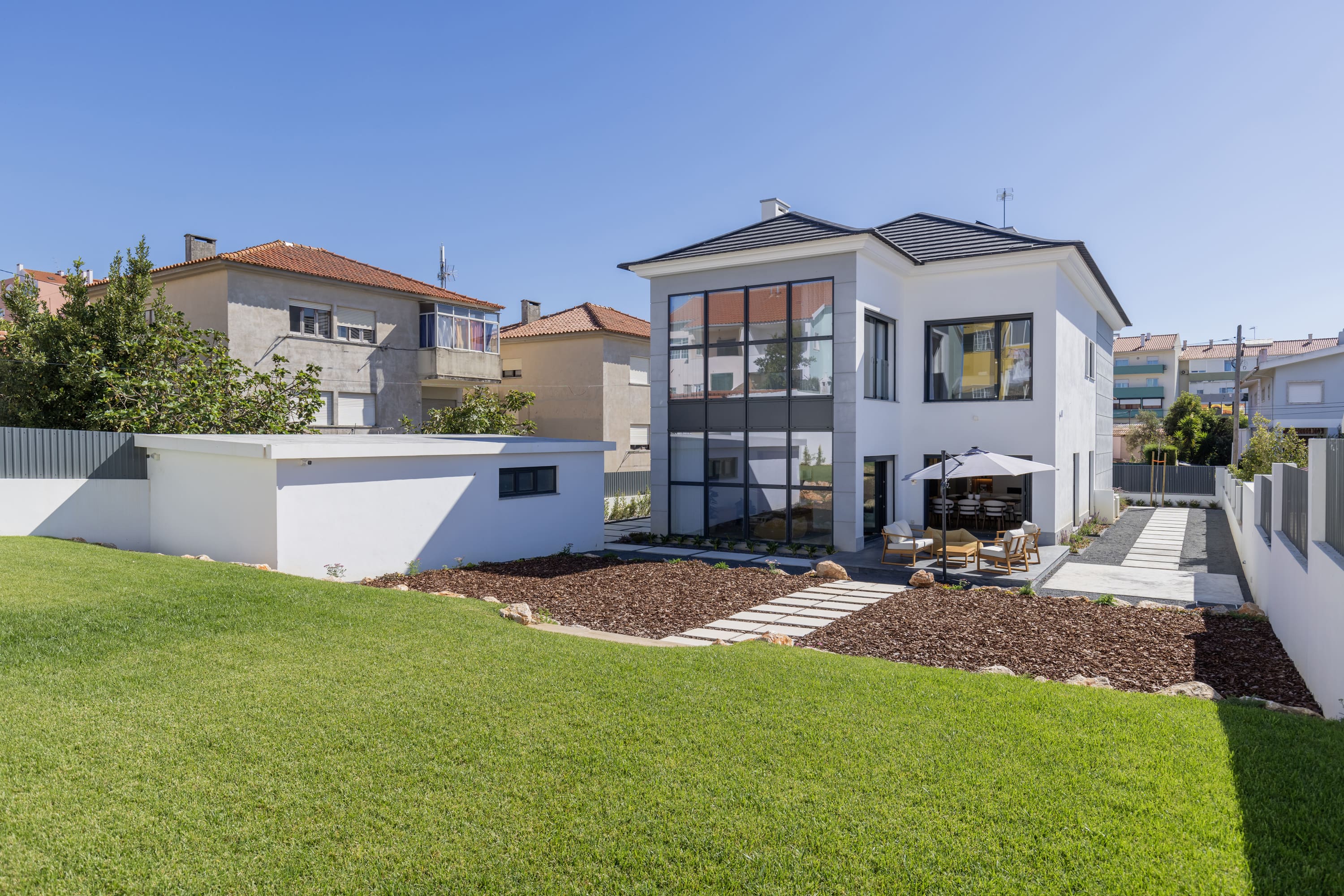 Quinta Azóia Cascais: Luxury 4-Bedroom Villa with Air Conditioning and Family-Friendly Features, Cascais