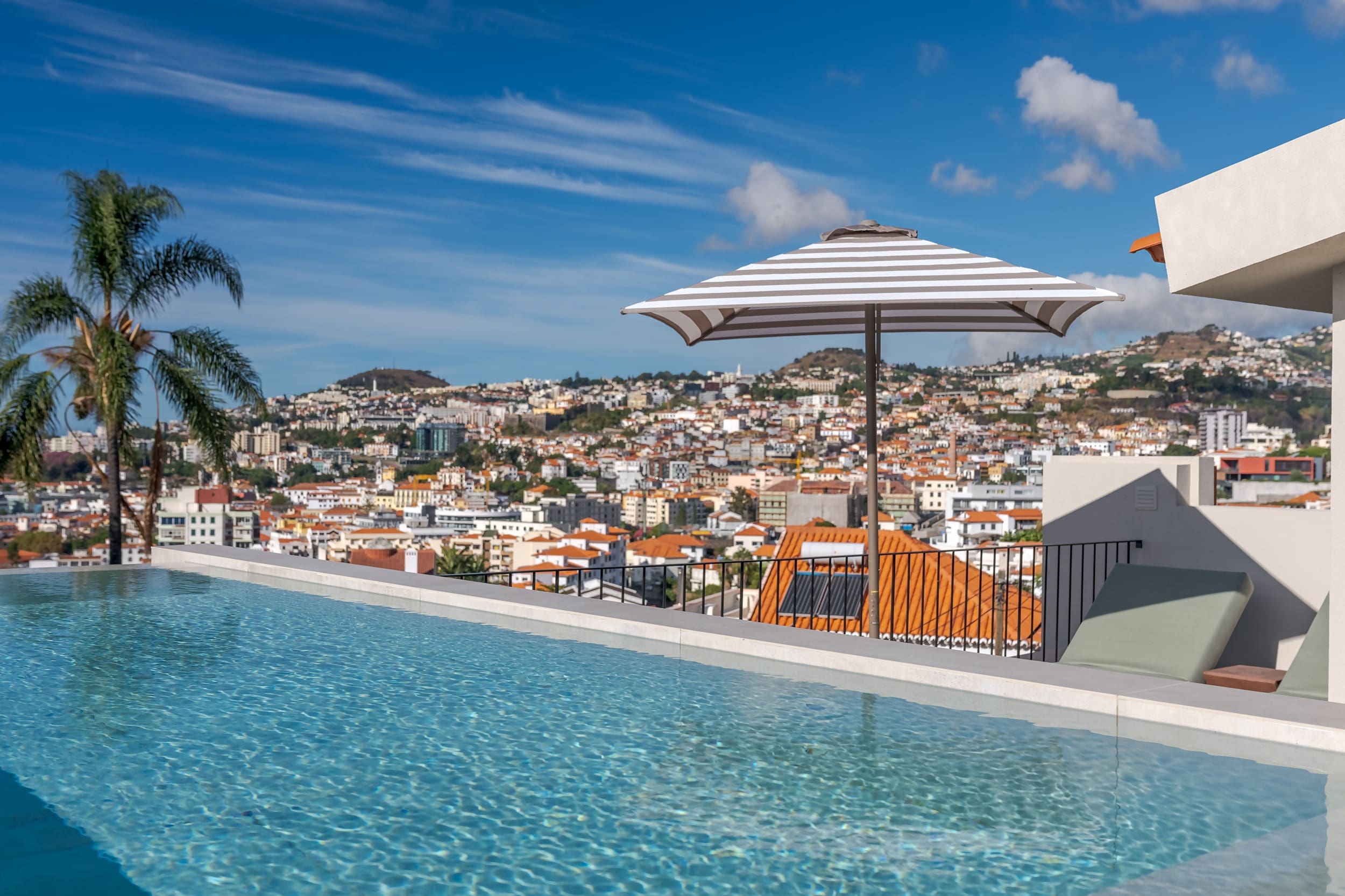 Villa Safira São Martinho Funchal: Luxury 4-Bedroom Villa with Sauna and Pool, Funchal