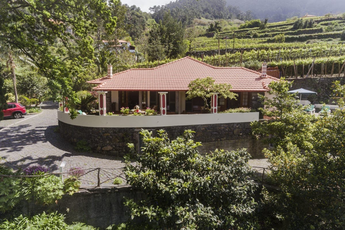 Quinta Louro São Vicente: Spacious 4-Bedroom Apartment with Pool and Sea Views, São Vicente