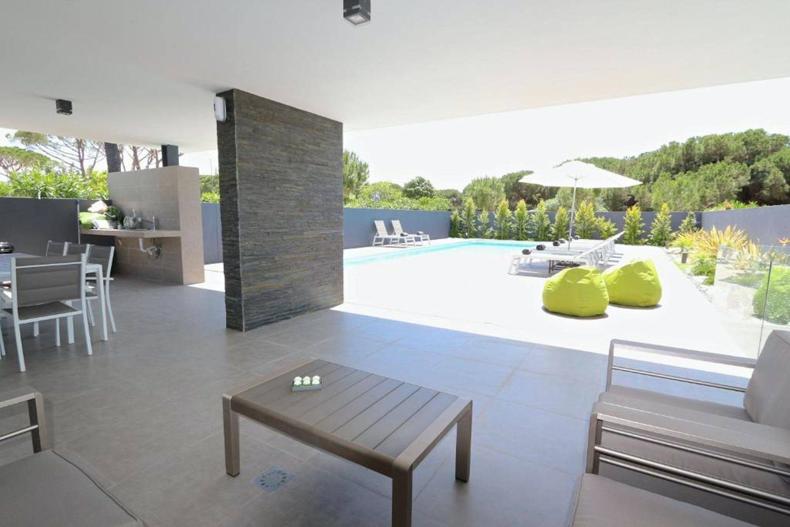Villa Safira Vale Lobo Quarteira: Luxury 6-Bedroom Villa with Infinity Pool and Sea Views, Quarteira
