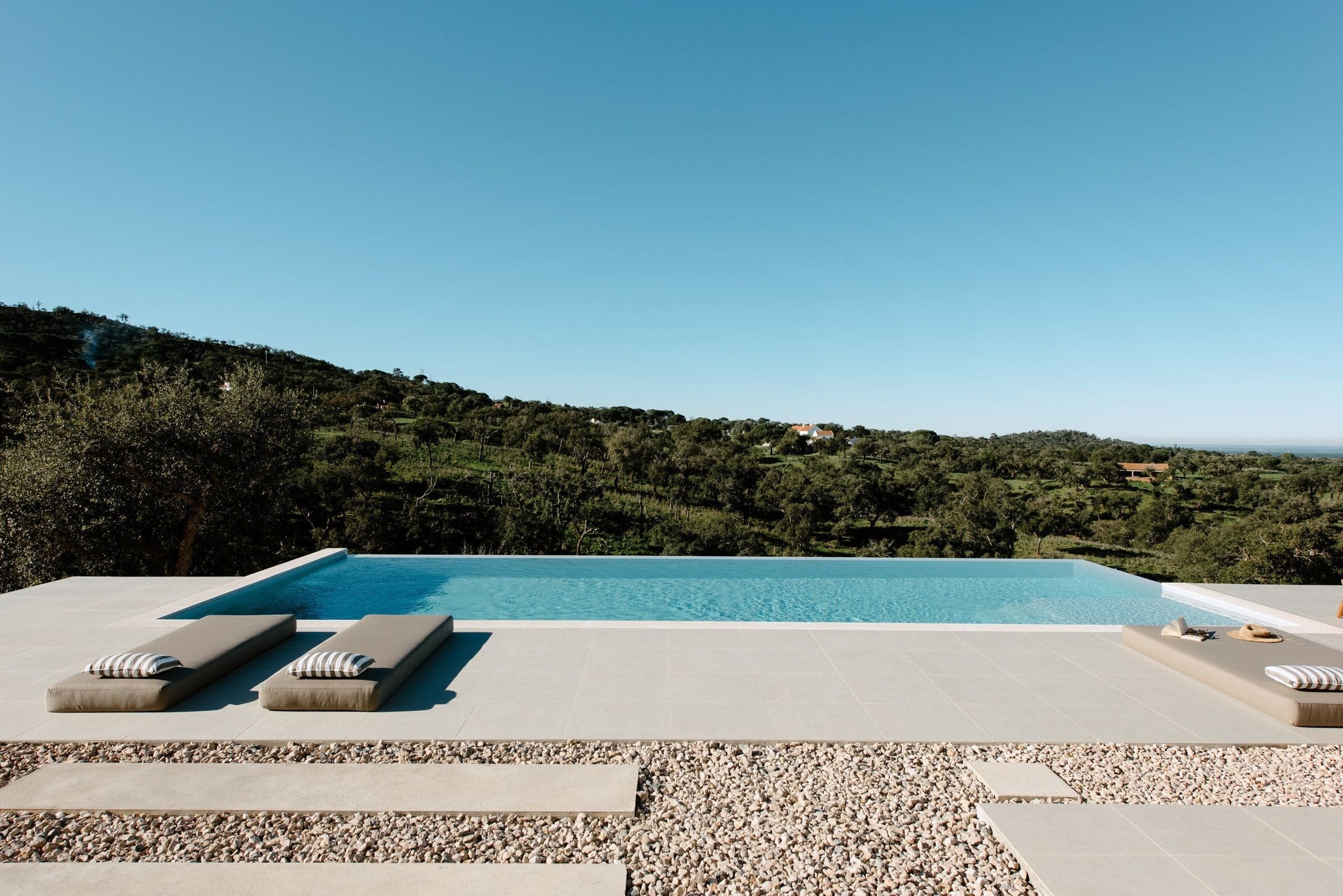 Villa Poente Meco Portugal: Luxury 4-Bedroom Villa with Pool and Beach Access, Alentejo Litoral