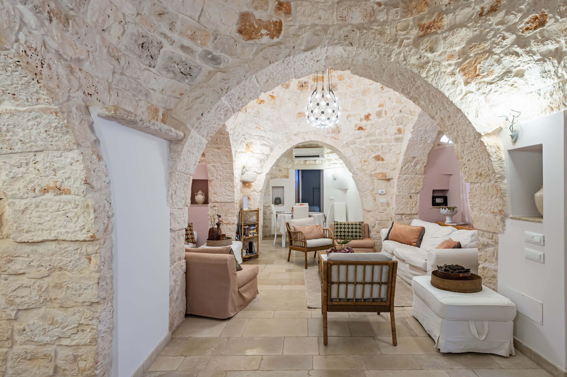 Trullo Lamione Martina Franca Martina Franca 5: Charming 3-Bedroom Apartment with Air-Con and BBQ in Martina Franca