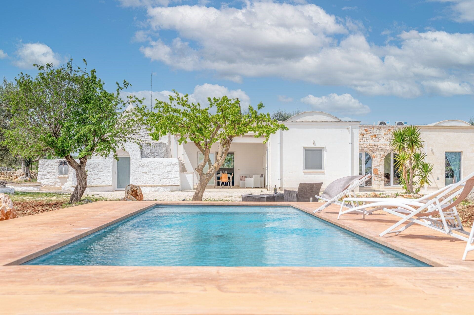 Villa Alba Selva Ostuni: Spacious 4-Bedroom Apartment Rental with Pool and Sea Views, Ostuni