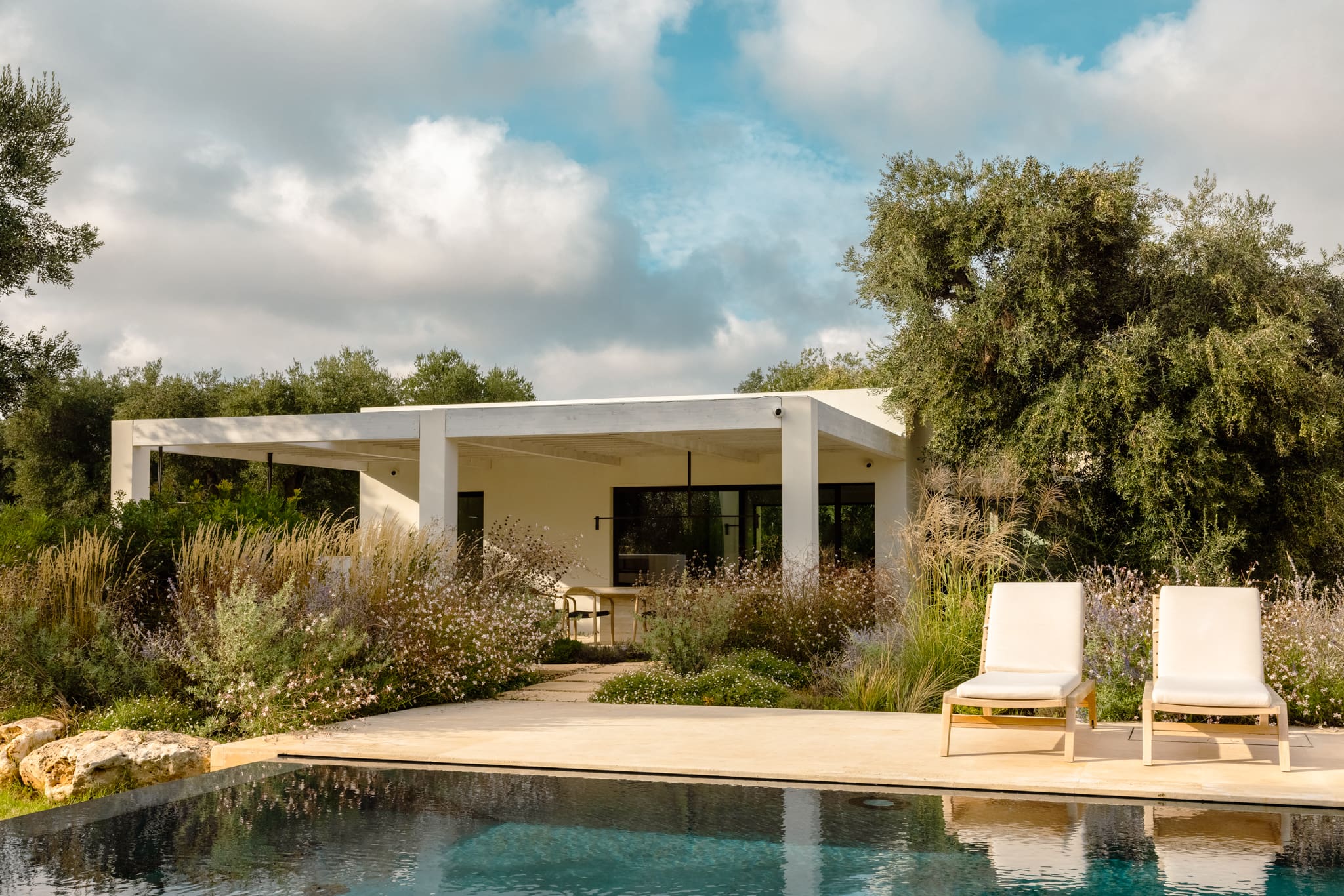 Trullo Sirocco Ostuni: Luxury 3-Bedroom Apartment with Pool and BBQ, Ostuni