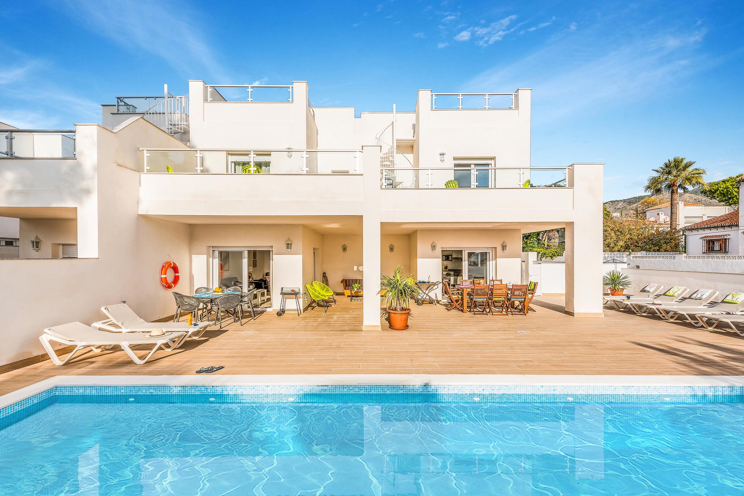 Villa Almijara Nerja: Luxury 7-Bedroom Apartment with Private Pool and Sea Views, Nerja