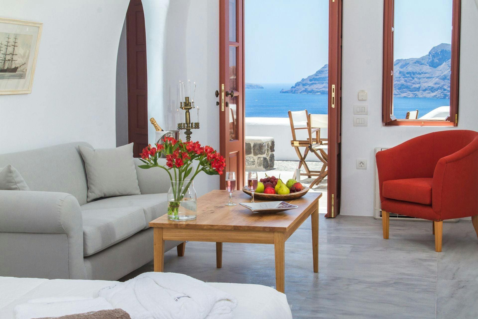 Villa Lysias Finikia Santorini: Luxury 1-Bedroom Apartment with Hot Tub and Sea View, Santorini