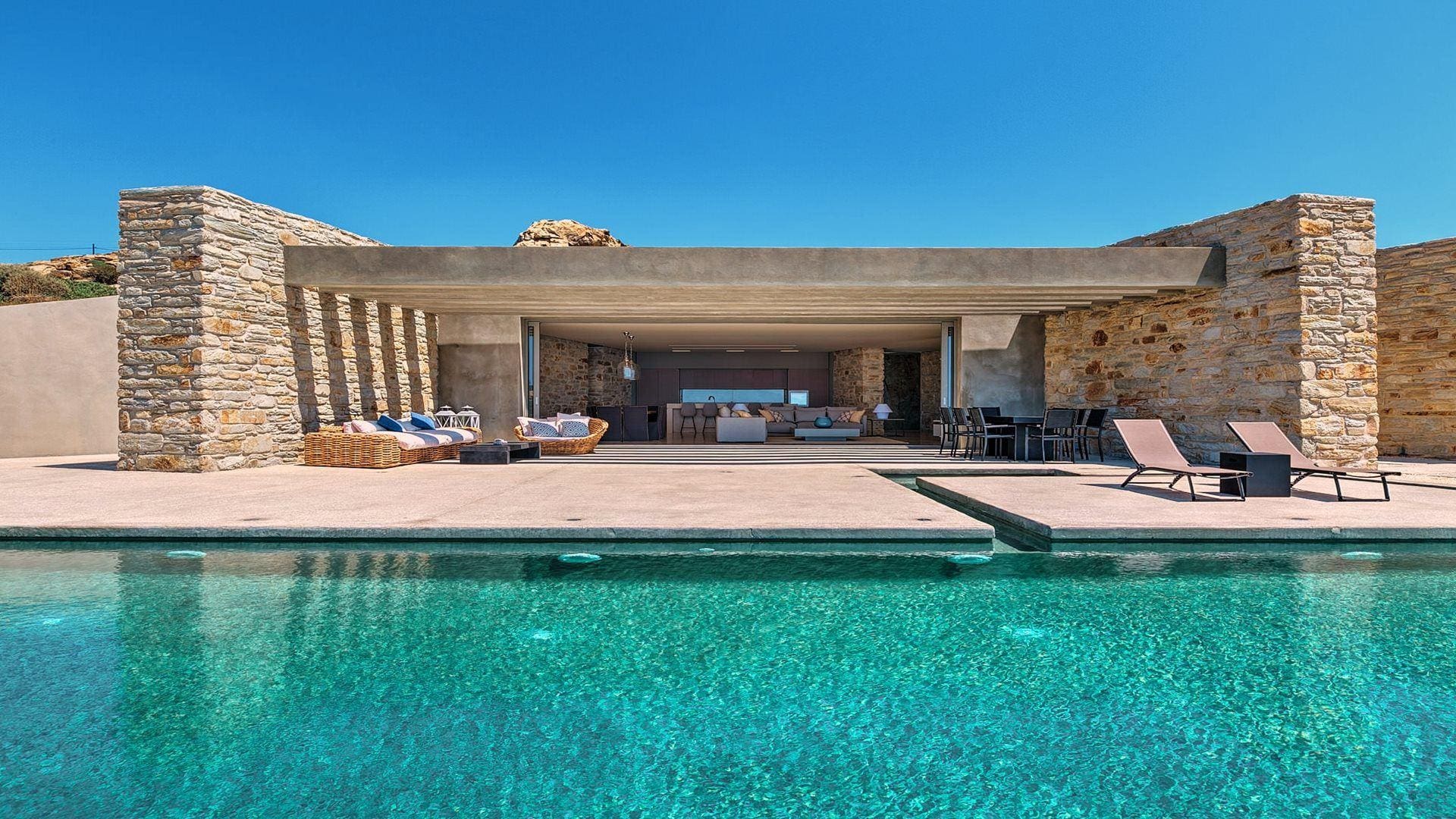 Villa Zephyros Emporio Santorini: Luxury 5-Bedroom Apartment with Sea Views and Pool, Santorini