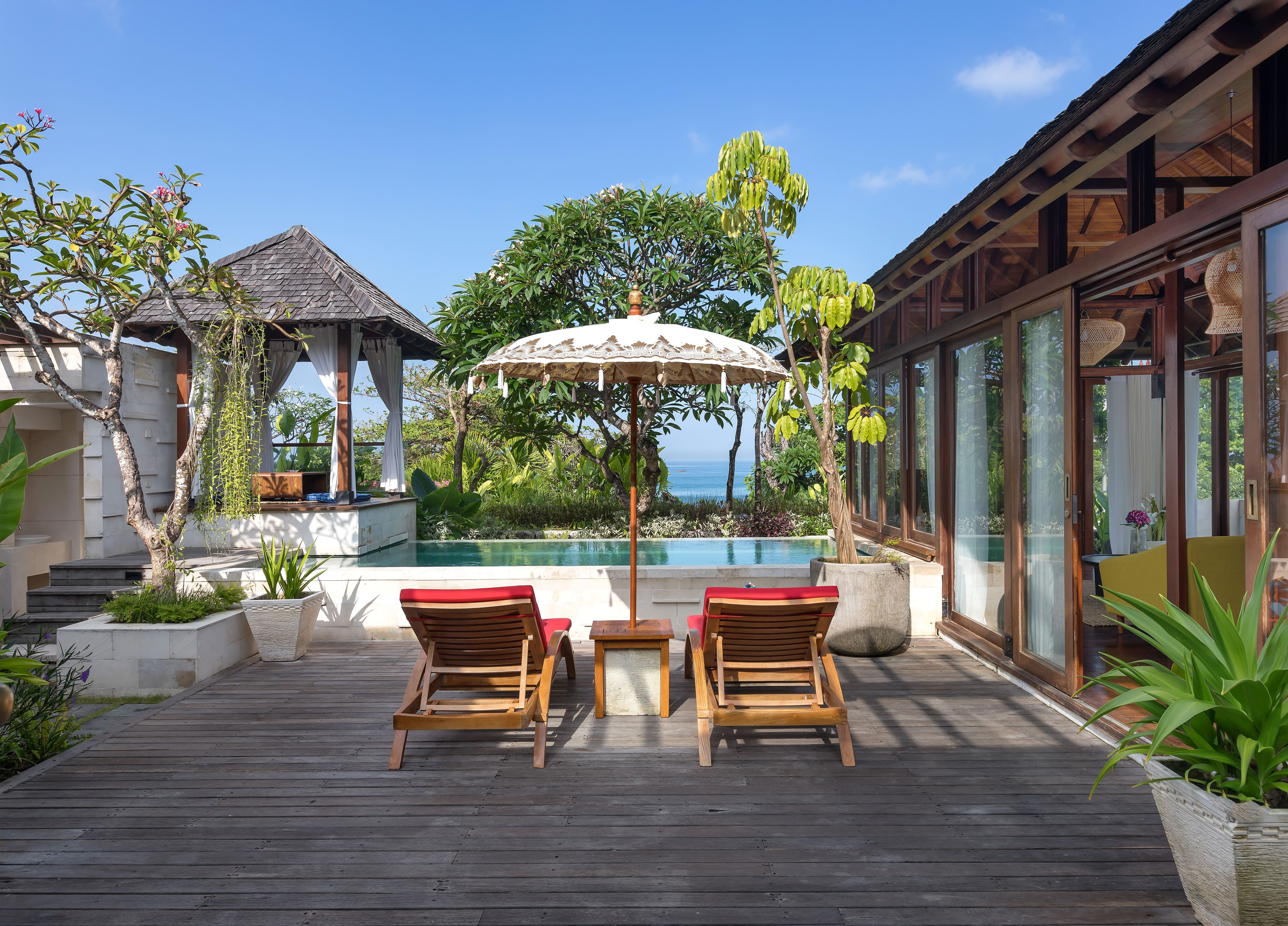 Villa Batu Belig: Luxury 2-Bedroom Apartment with Infinity Pool and Sea Views, Bali