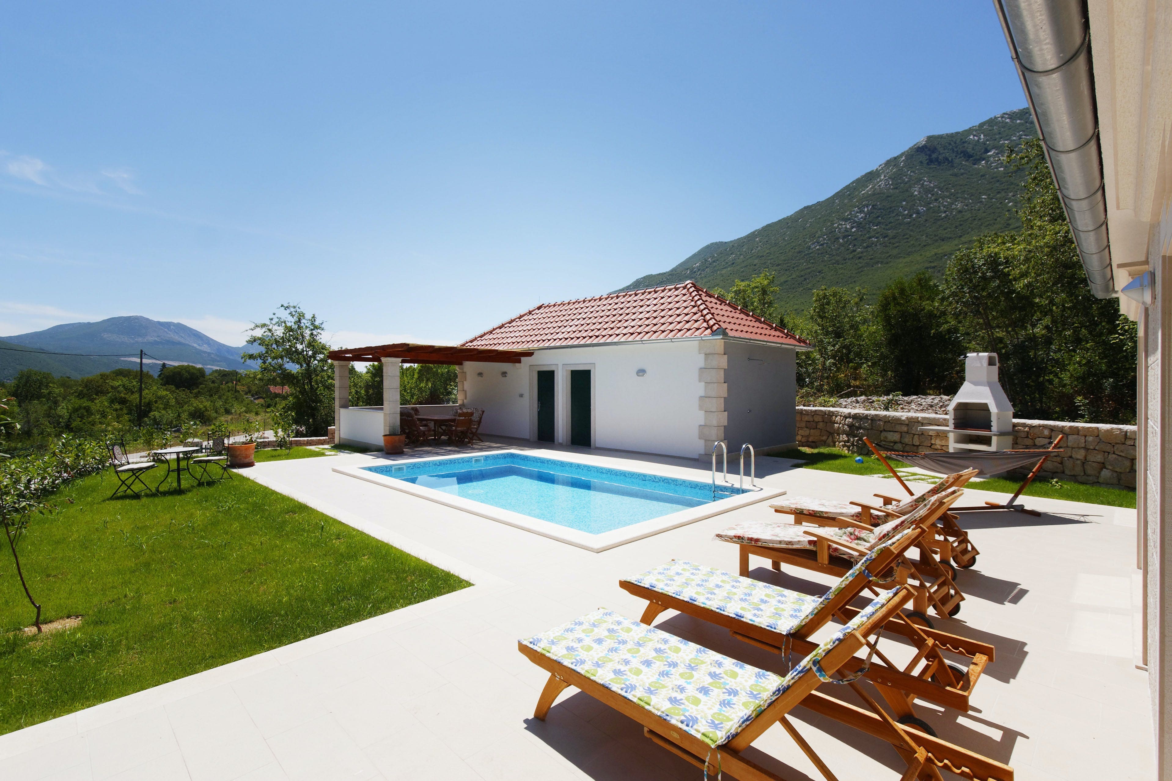 Villa Biokova Zagvozd: Luxury 3-Bedroom Villa with Private Pool and Mountain Views, Split-Dalmatia