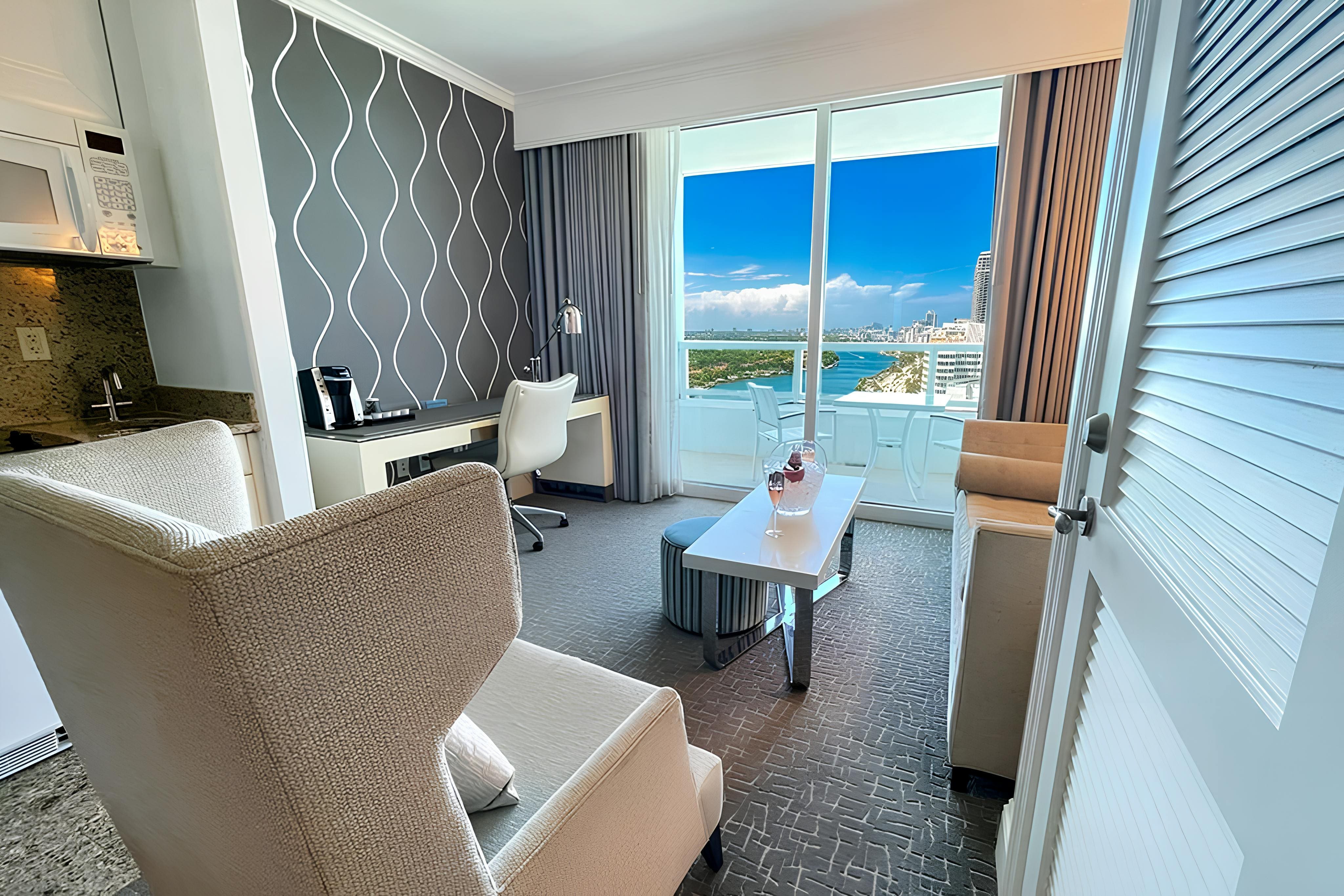 Villa Biscayne Miami Beach Miami Beach 3: Luxury 1-Bedroom Apartment with Sea Views and Pool Access, Miami Beach