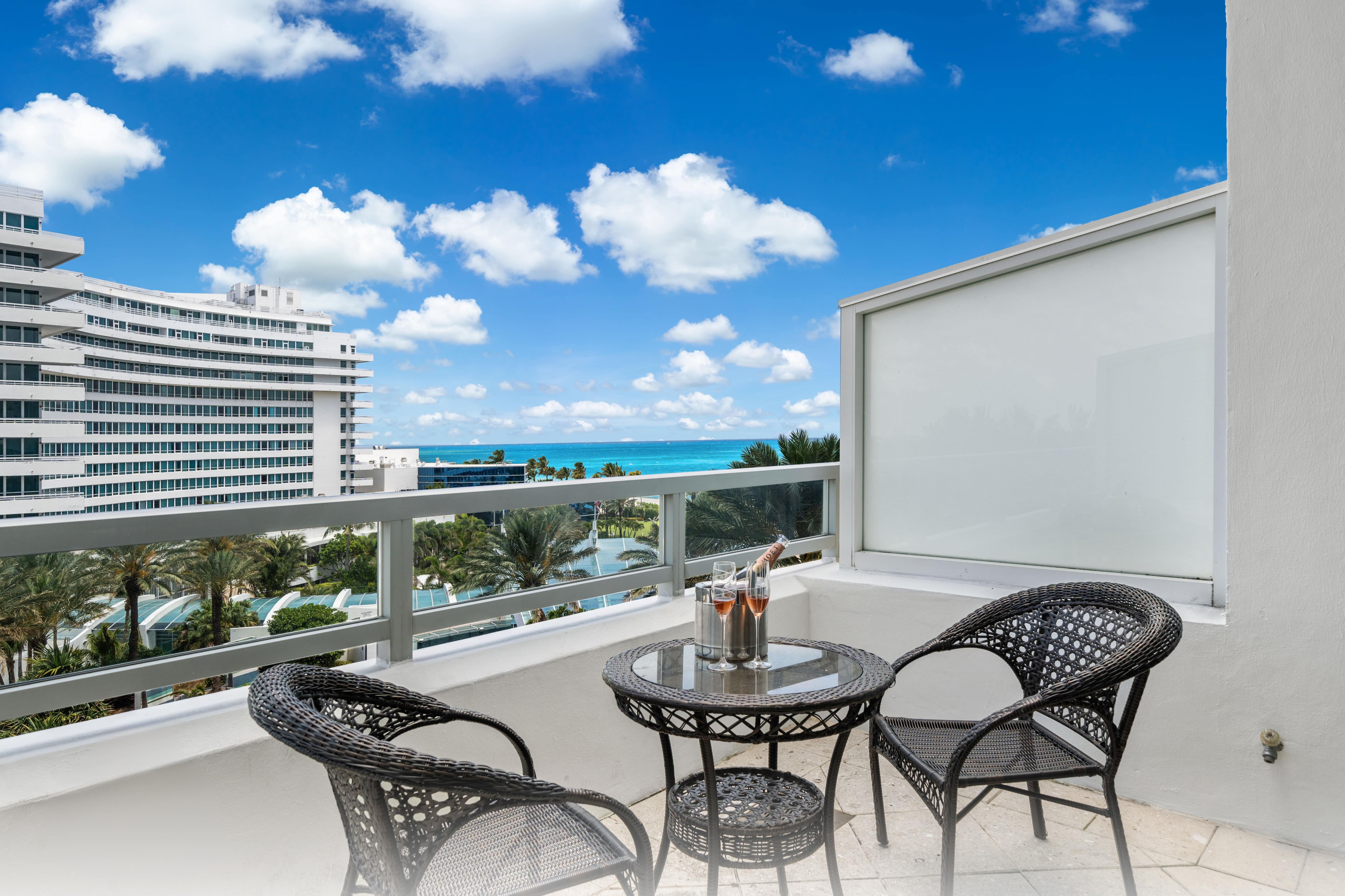 Villa Biscayne Miami Beach Miami Beach 8: Luxury 1-Bedroom Apartment with Hot Tub and Sea Views, Miami Beach