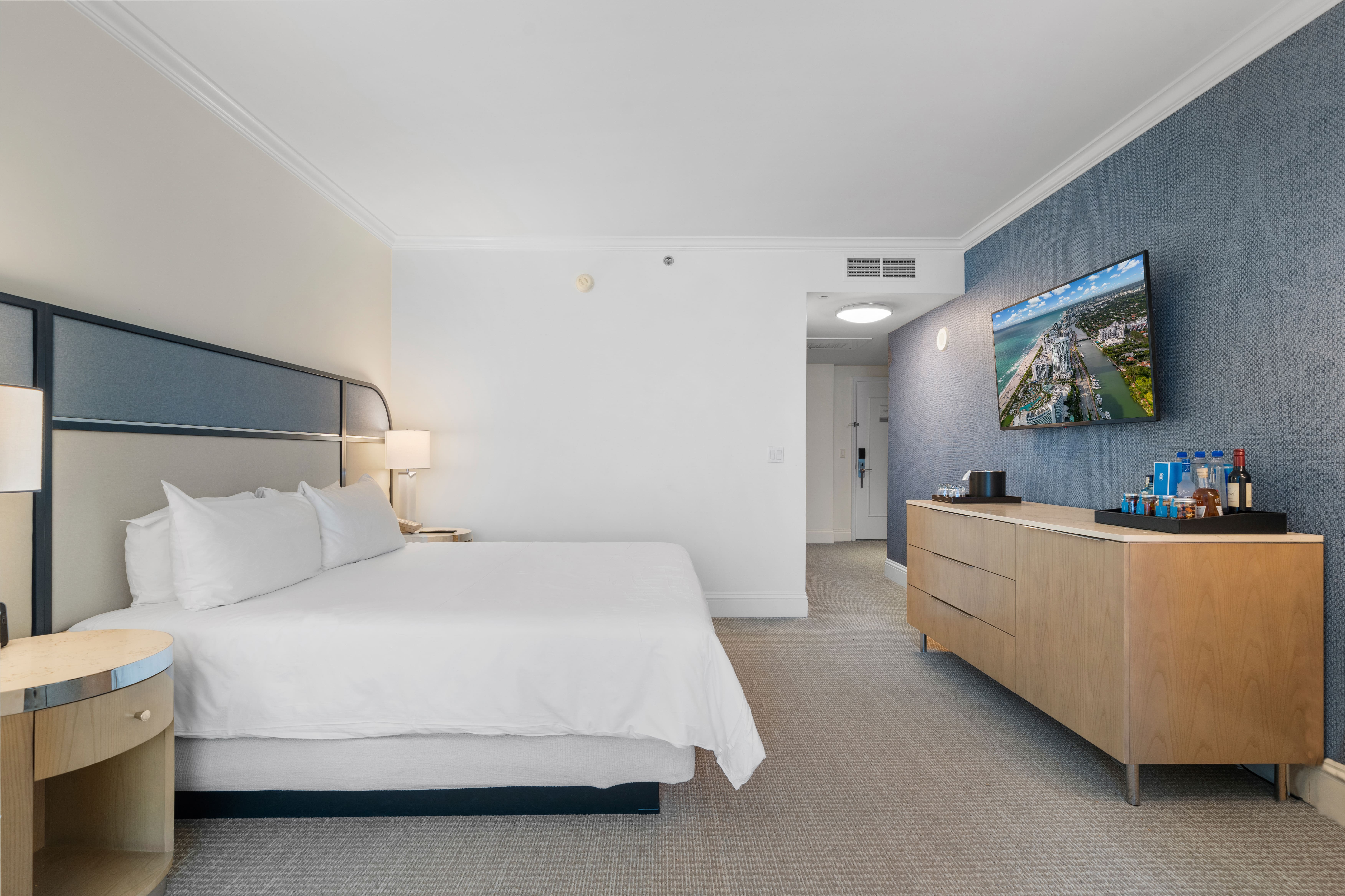Villa Cramoisi Normandy Isle Miami Beach: Stylish 1-Bedroom Aparthotel with Beachfront Pool and Sea View, Miami Beach