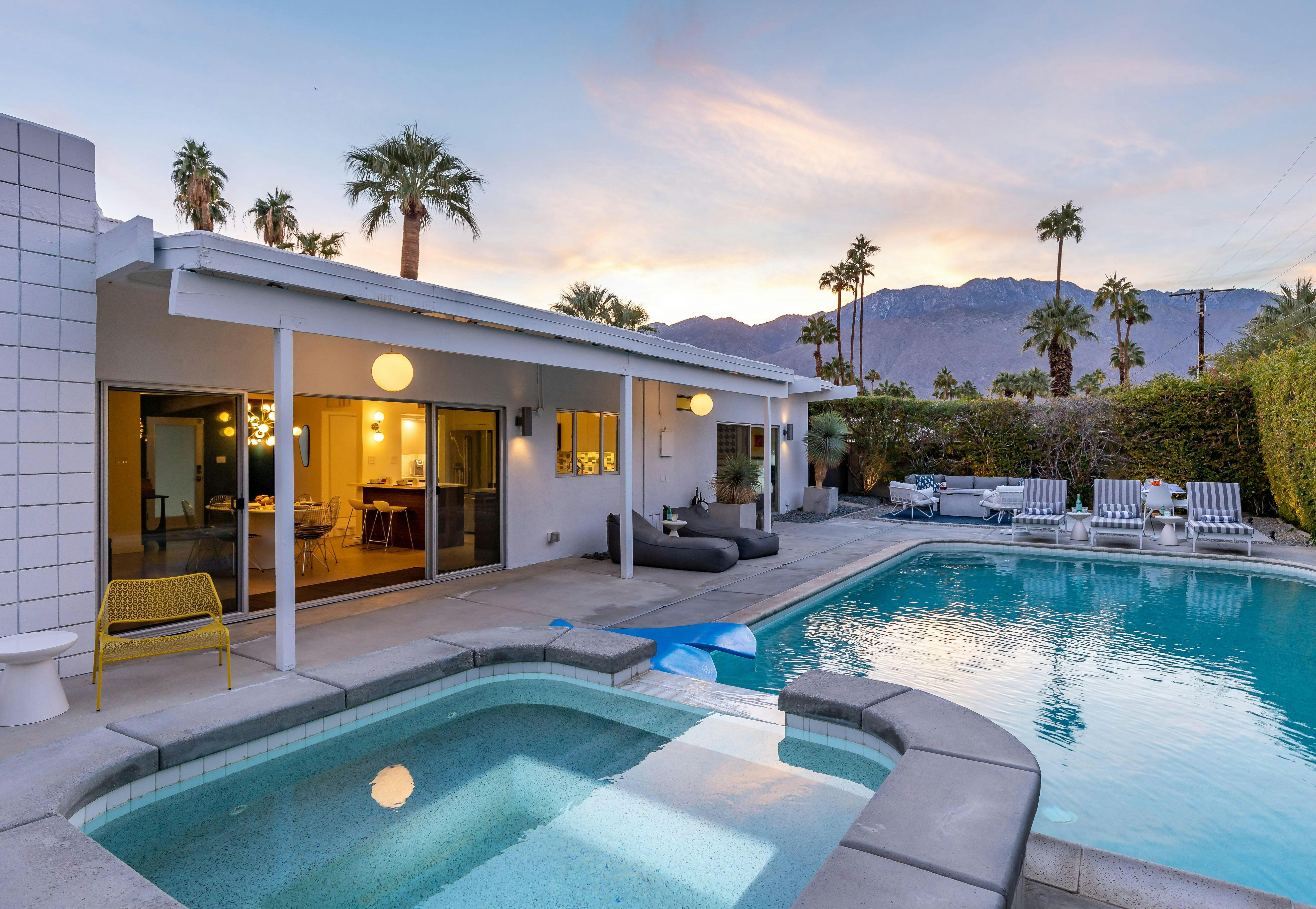 Villa Gloaming Chino Canyon Palm Springs: Luxury 3-Bedroom Villa with Private Pool and Hot Tub, Palm Springs