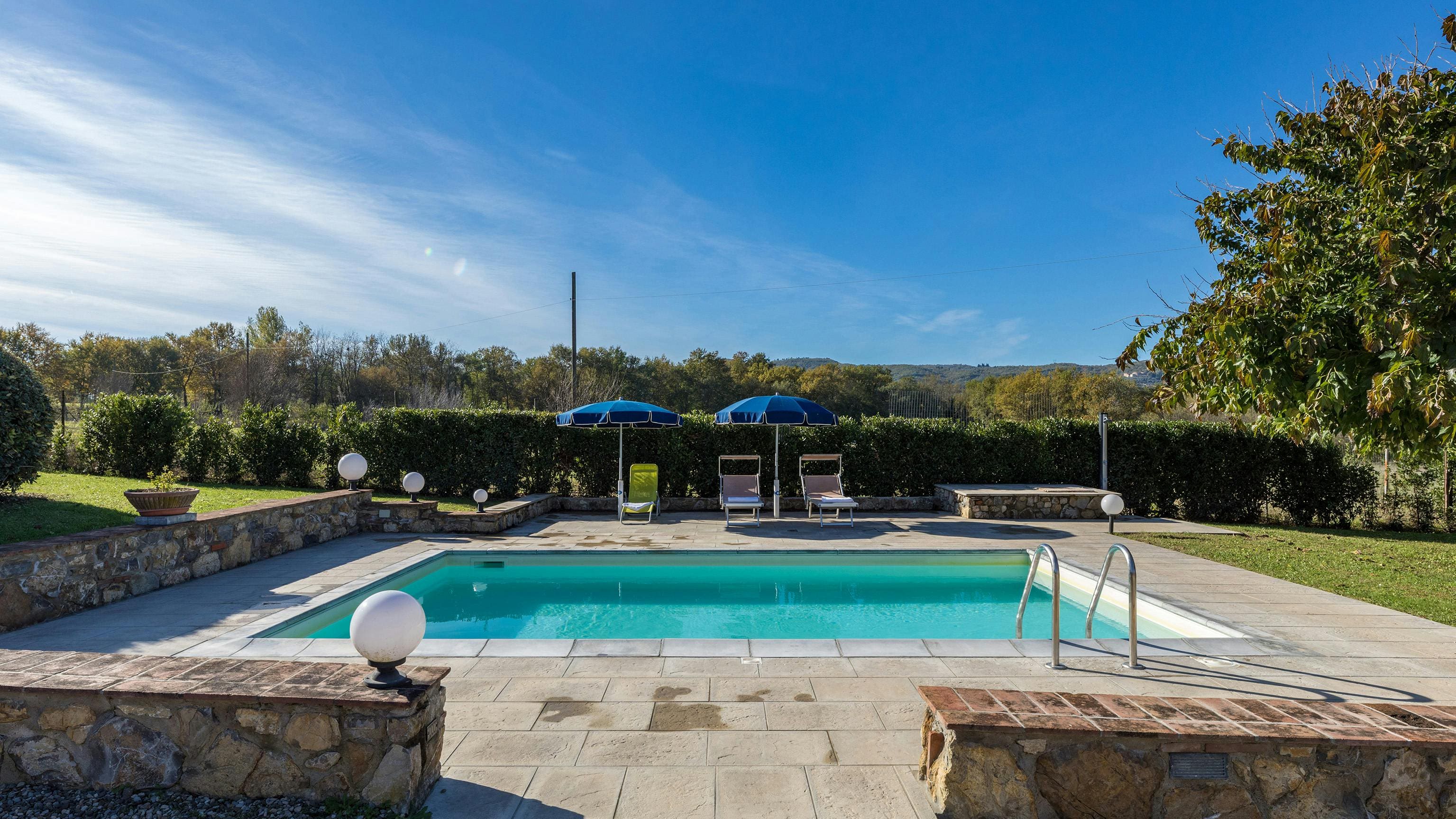 Villa Calandrina Bucine: Luxury 2-Bedroom Villa with Private Pool and Air Conditioning, Tuscany