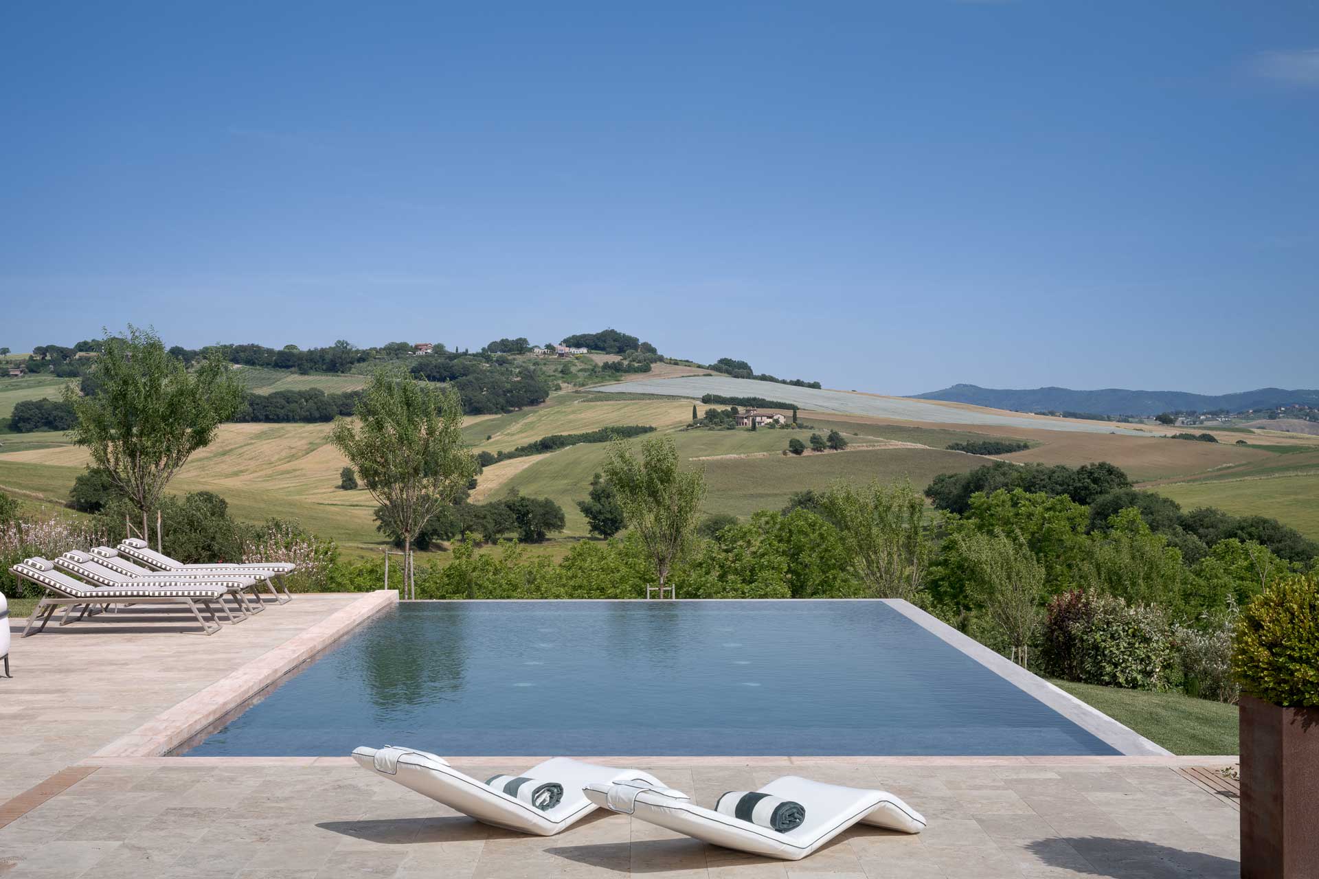 Villa Cannara Umbria: Luxury 6-Bedroom Villa with Infinity Pool and Lake Views, Umbria