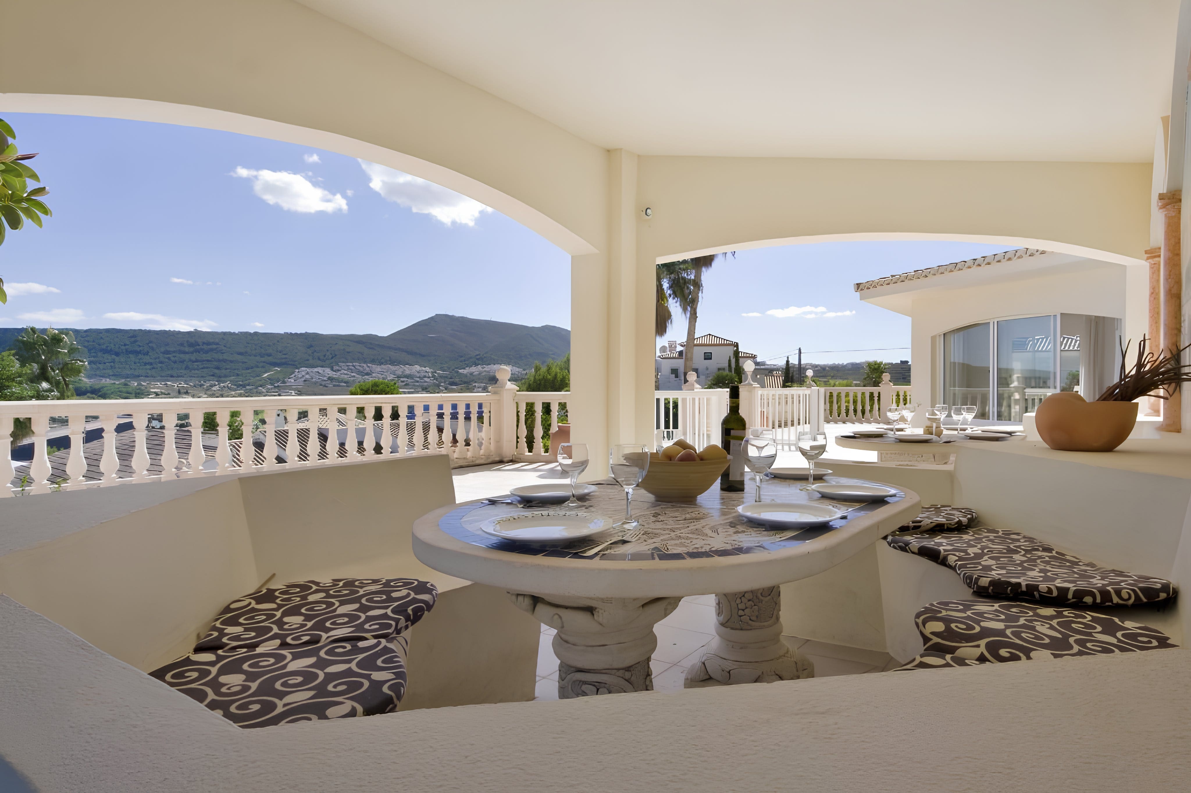 Villa Carrascal Xàbia: Spacious 4-Bedroom Apartment with Pool and Sea Views, Jávea