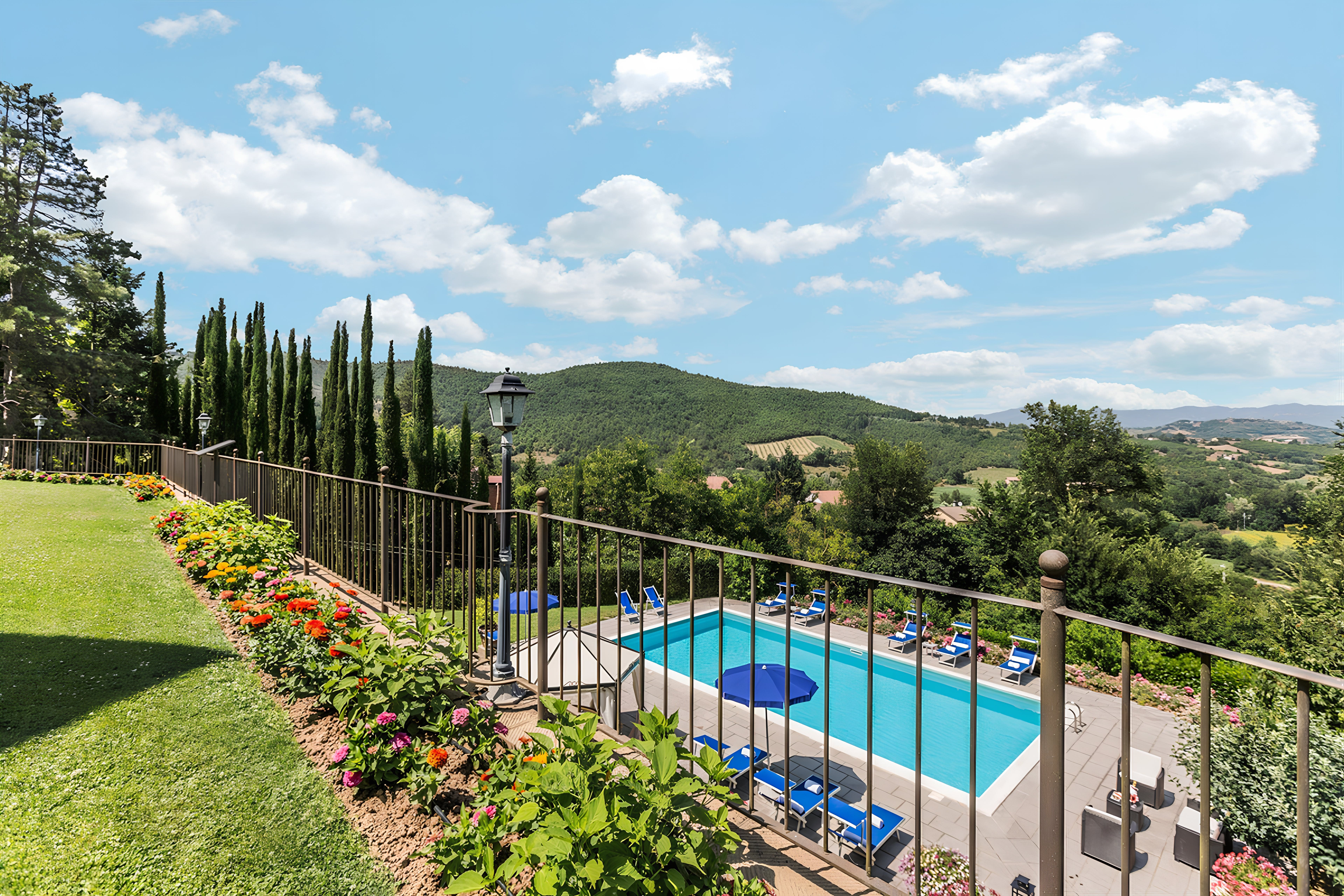 Villa Garbino Casentino Arezzo: Spacious 6-Bedroom Golf Villa Rental with Pool and Tennis Court, Arezzo Tuscany