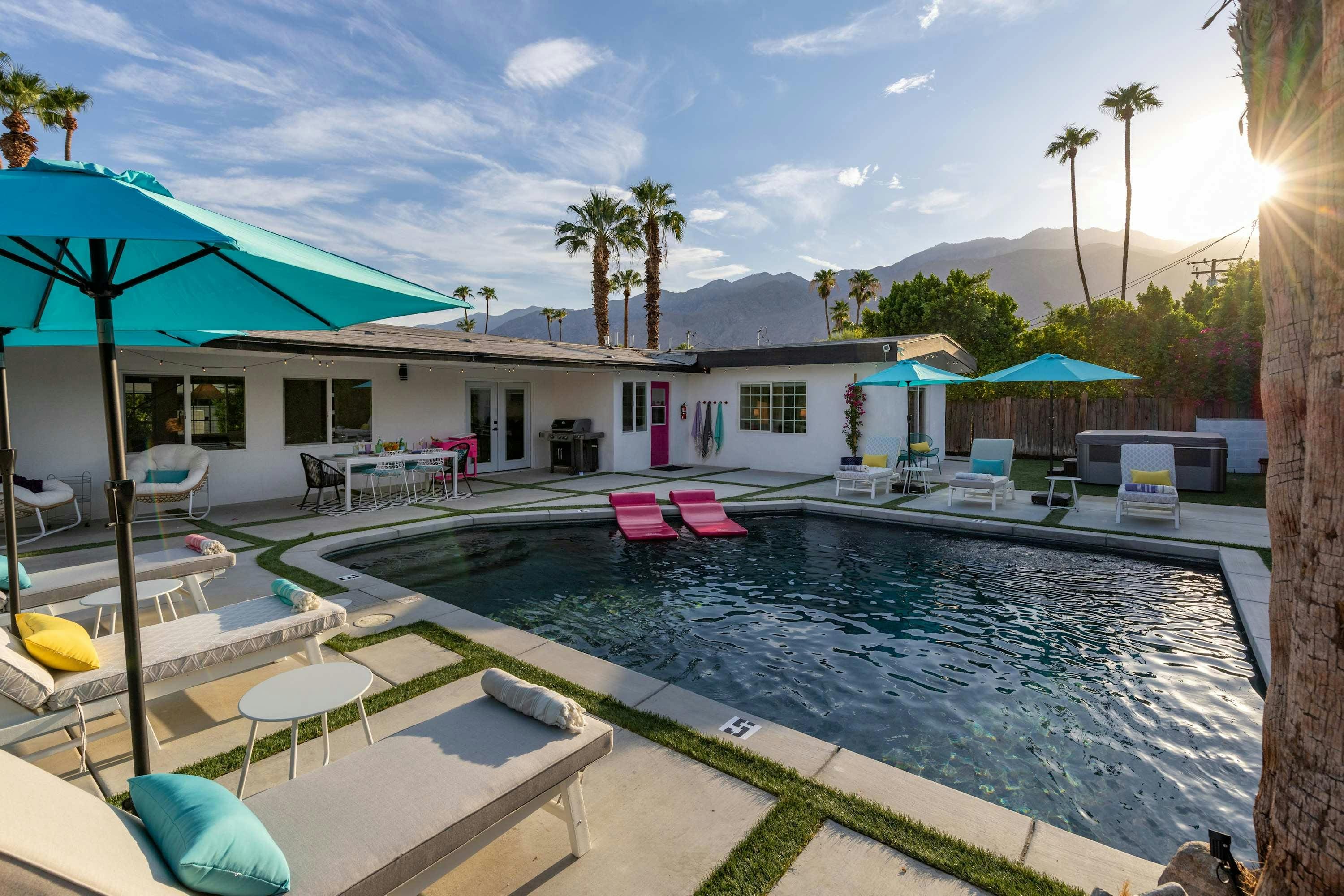 Villa Chino Sunrise: Luxury 3-Bedroom Villa with Pool and Hot Tub, Palm Springs