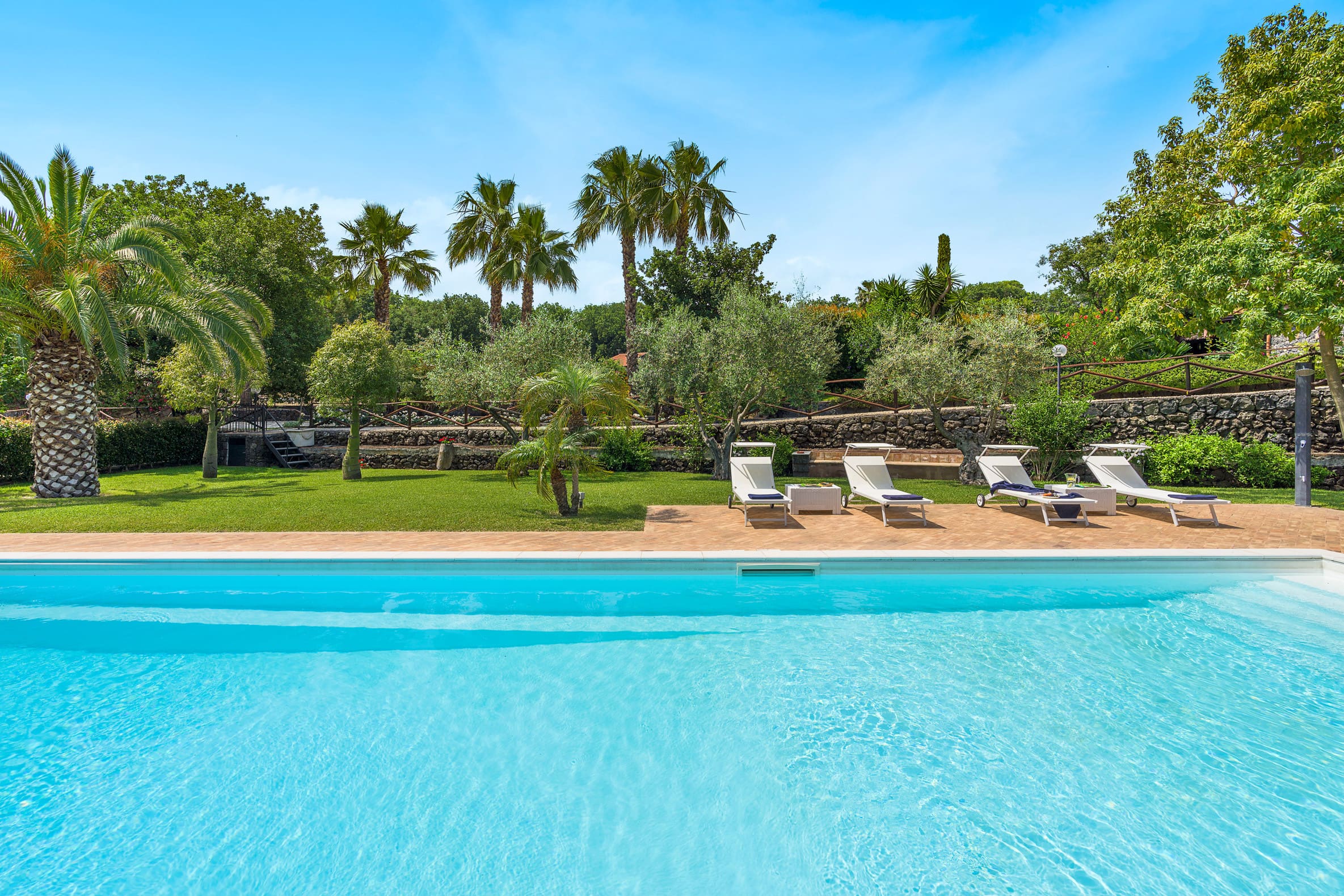 Villa Cicirello Catania: Luxury 3-Bedroom Villa with Pool and Sea Views, Catania