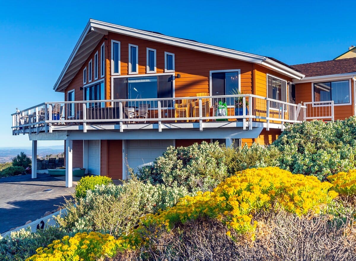 Villa Cuyamaca Pine San Diego: Luxury 3-Bedroom Villa with Hot Tub and Lake Views, San Diego County