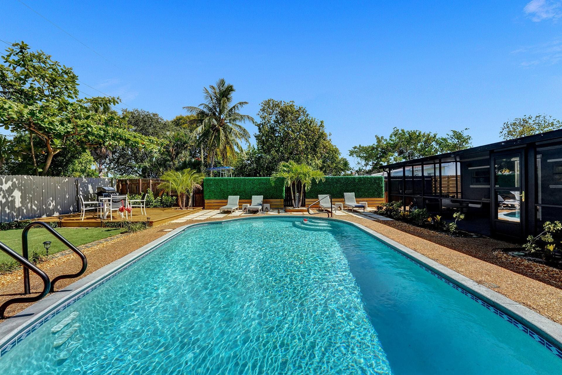 Villa Carmesí Tarpon Fort Lauderdale: Luxury 2-Bedroom Villa with Heated Pool and Sea Views, Fort Lauderdale
