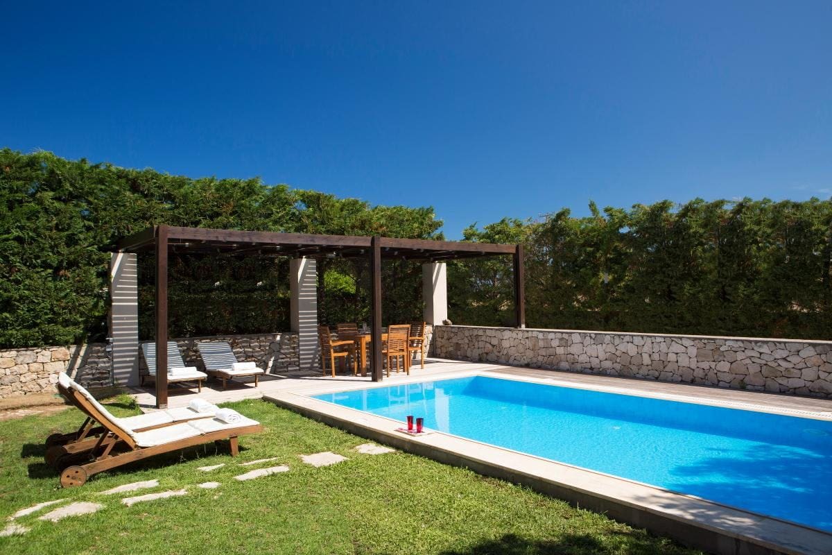 Villa Elaion Lefkada: Charming 2-Bedroom Apartment Rental with Private Pool and Sea Views, Lefkada