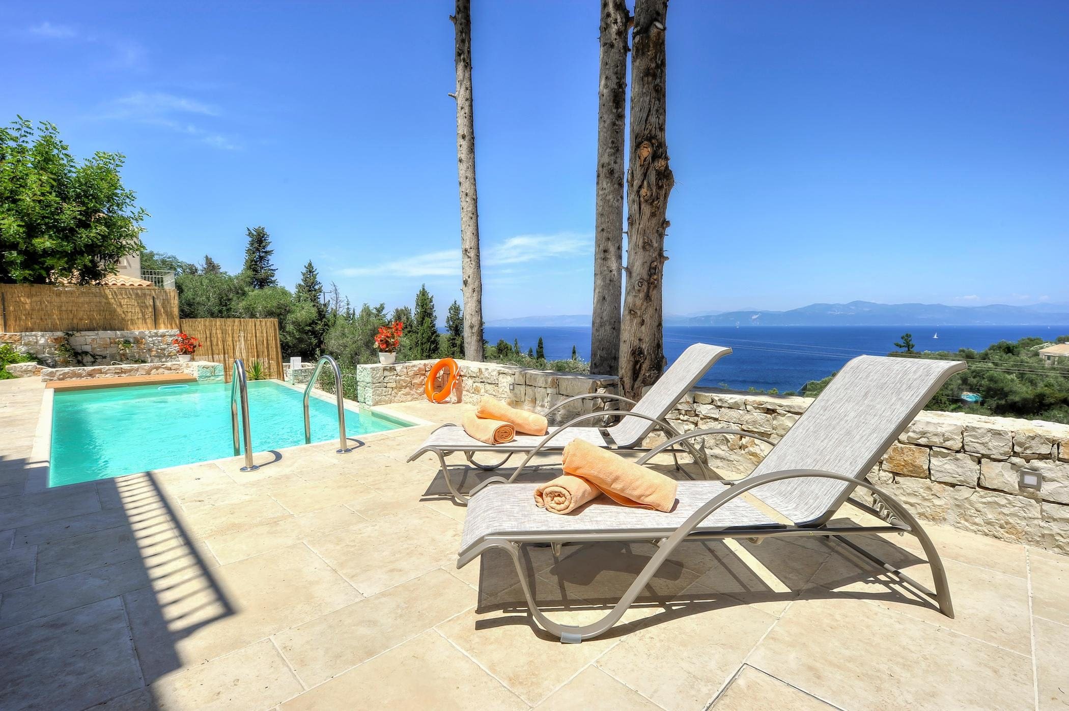 Villa Ellinika Paxi: Chic 2-Bedroom Apartment with Infinity Pool and Sea Views, Paxi