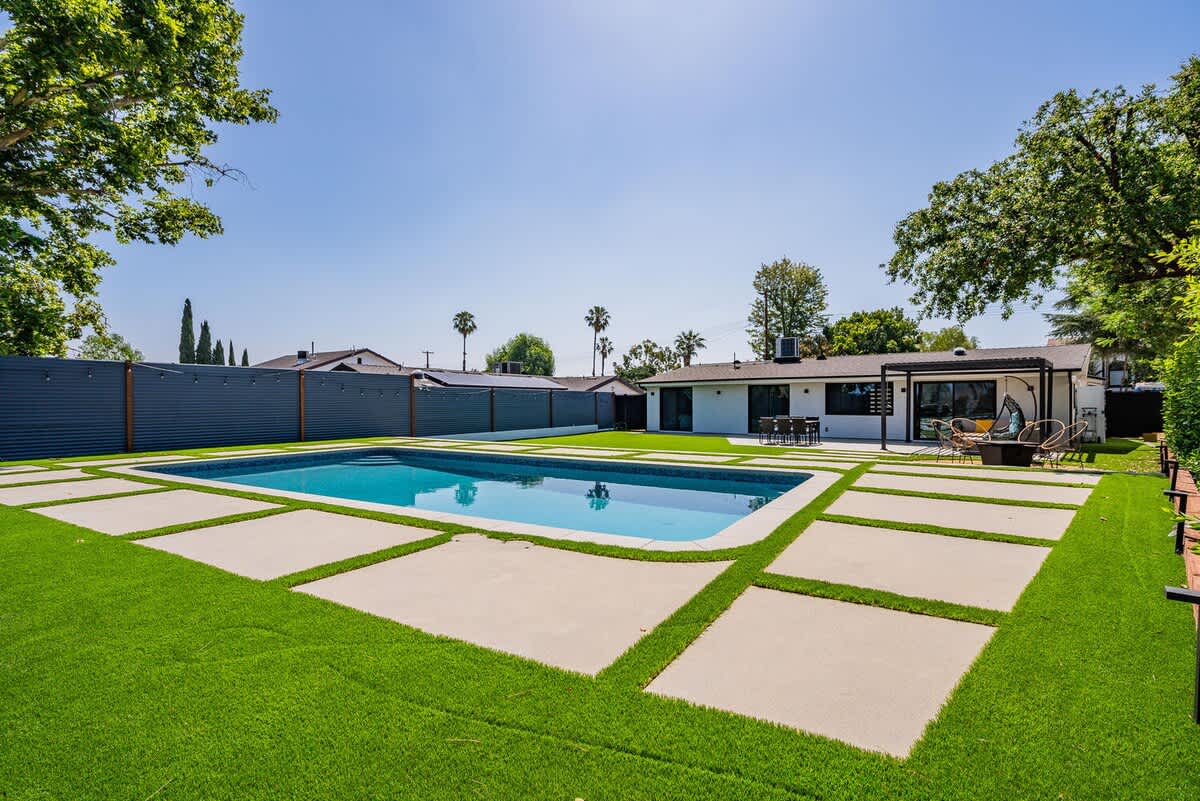 Villa Encina Encino: Luxury 4-Bedroom Villa with Private Pool and Air Conditioning, Encino