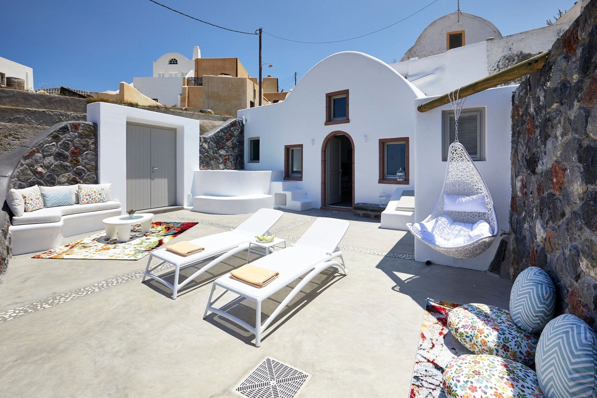 Villa Finikia Santorini: Luxury 2-Bedroom Apartment with Hot Tub and Sea Views, Santorini